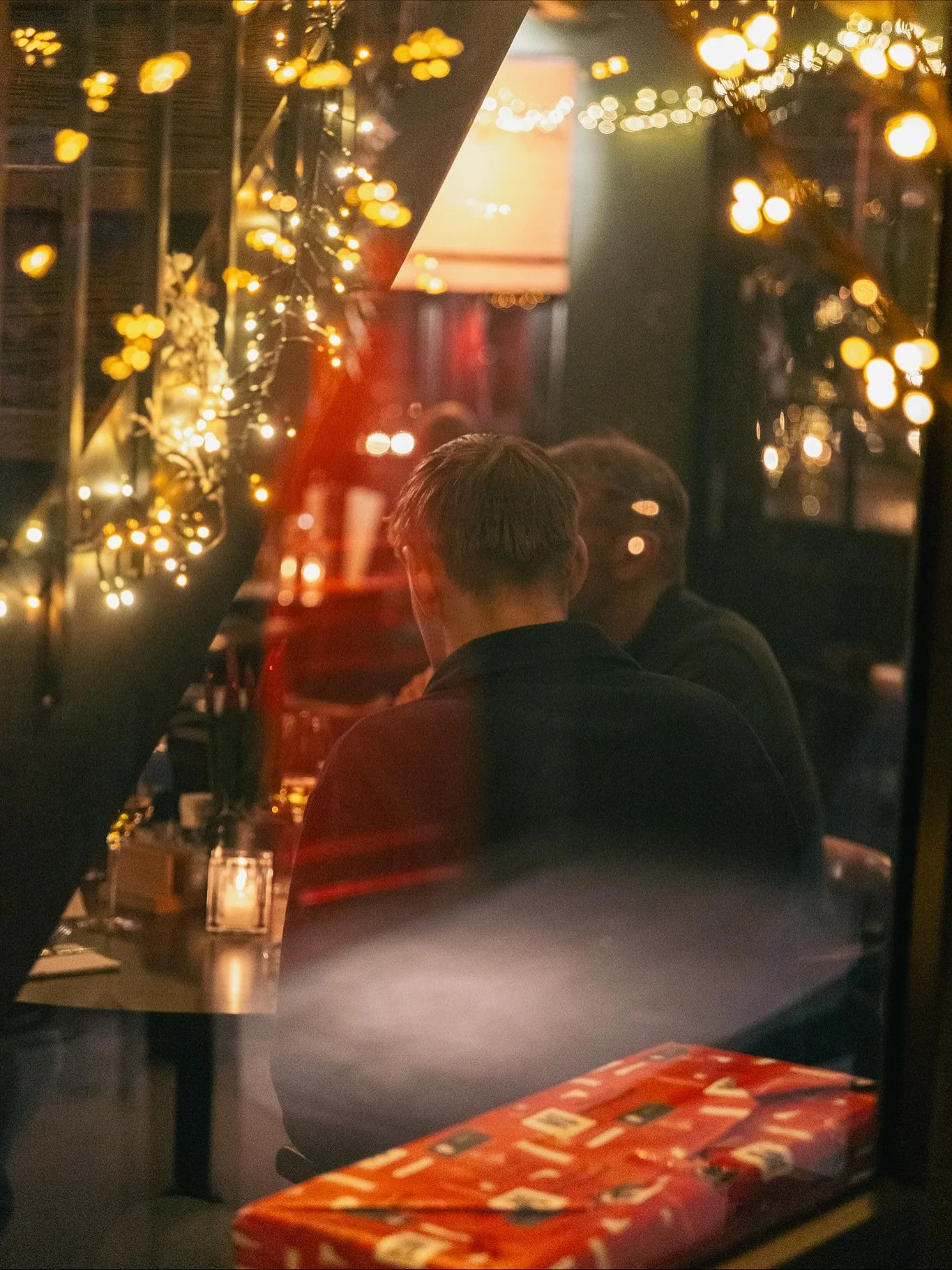 Kerst bij Heisa? Daar wil je bij zijn!✨ Naast de kerstbrunch op Eerste en Tweede Kerstdag, hebben we ook een aantal heerlijke kerstspecials: denk aan pincho met eendenlever, uienchutney en bosbessensaus of lamszwezerik met kruidencrunch. 

Op Kerstav