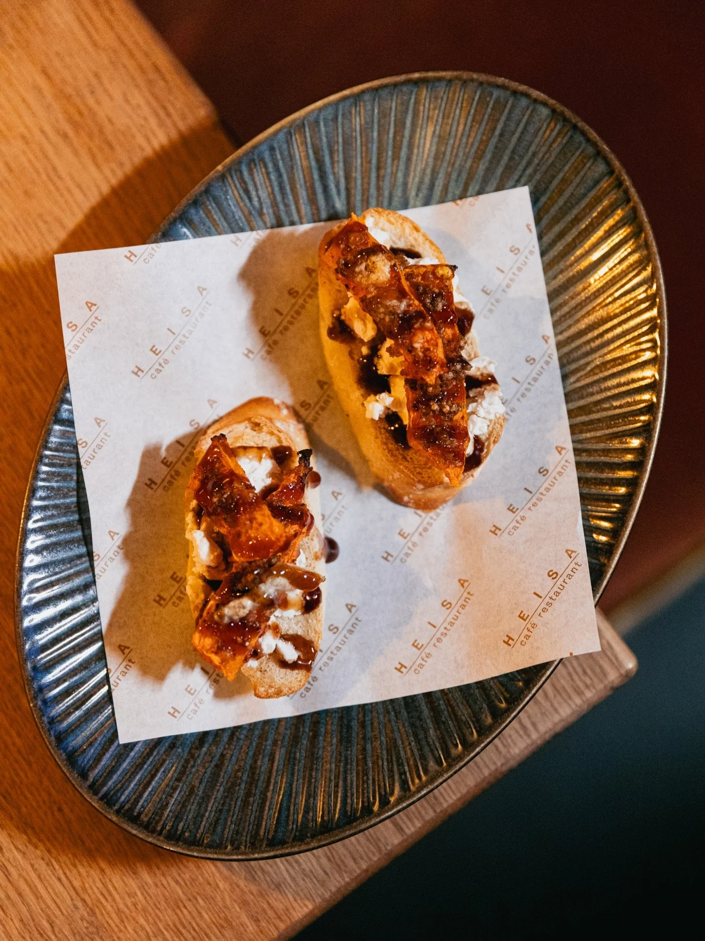 Begin je avond goed: met de pincho van de week. H&eacute;t gerecht om je avond bij Heisa te starten🔥

#heisa #pinchos #heisaopjebord