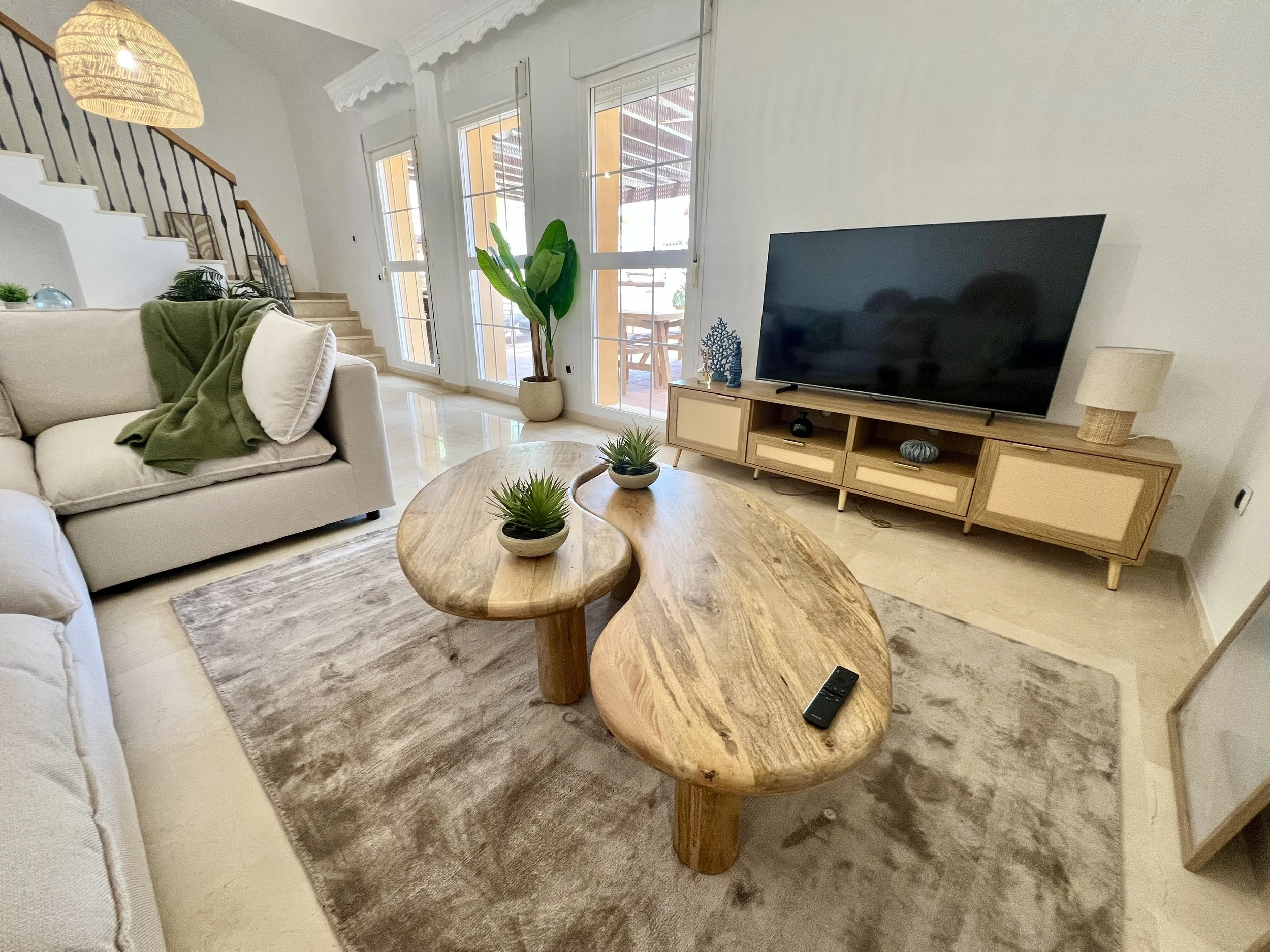 Spacious living room