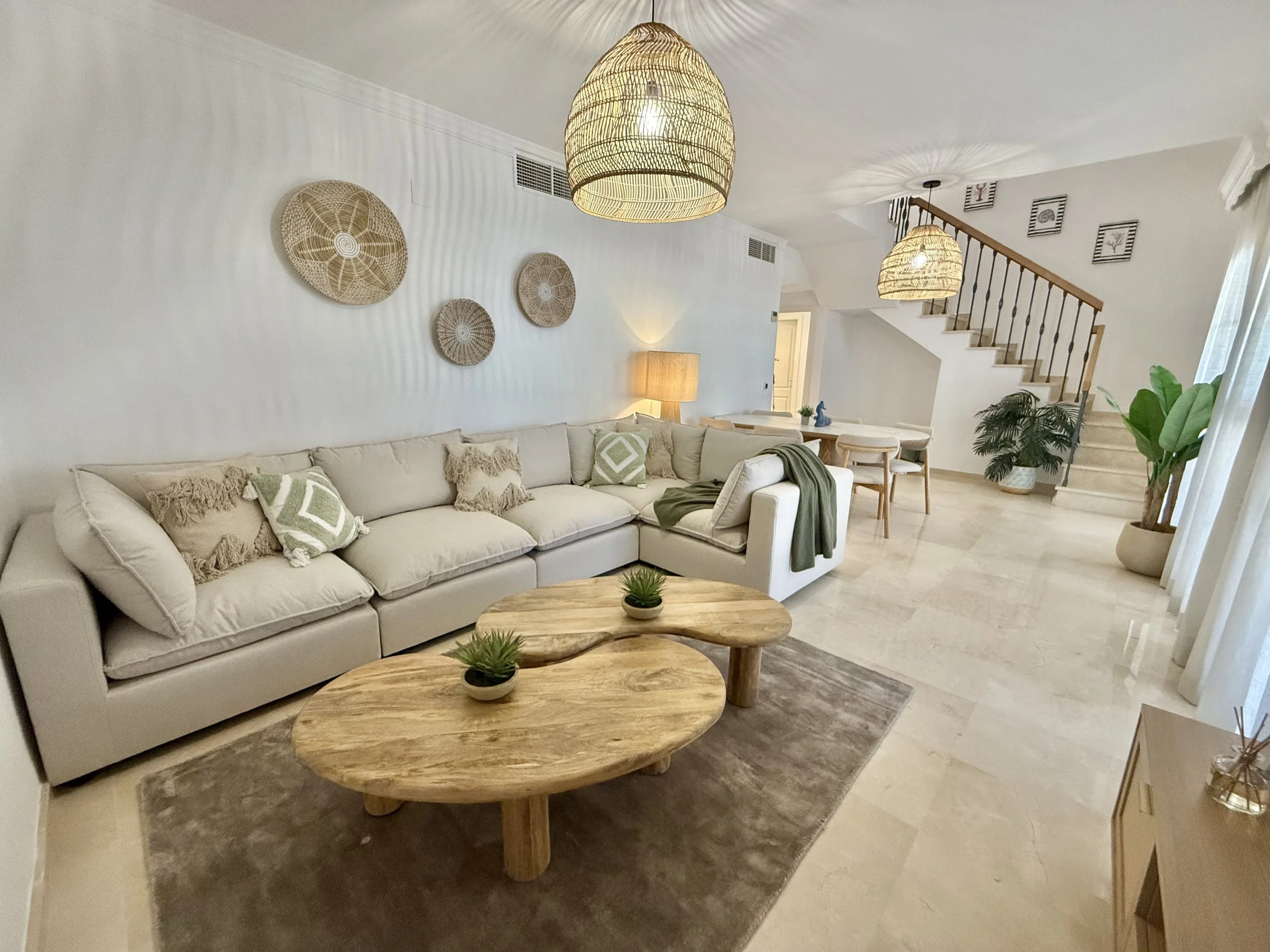 Spacious living room