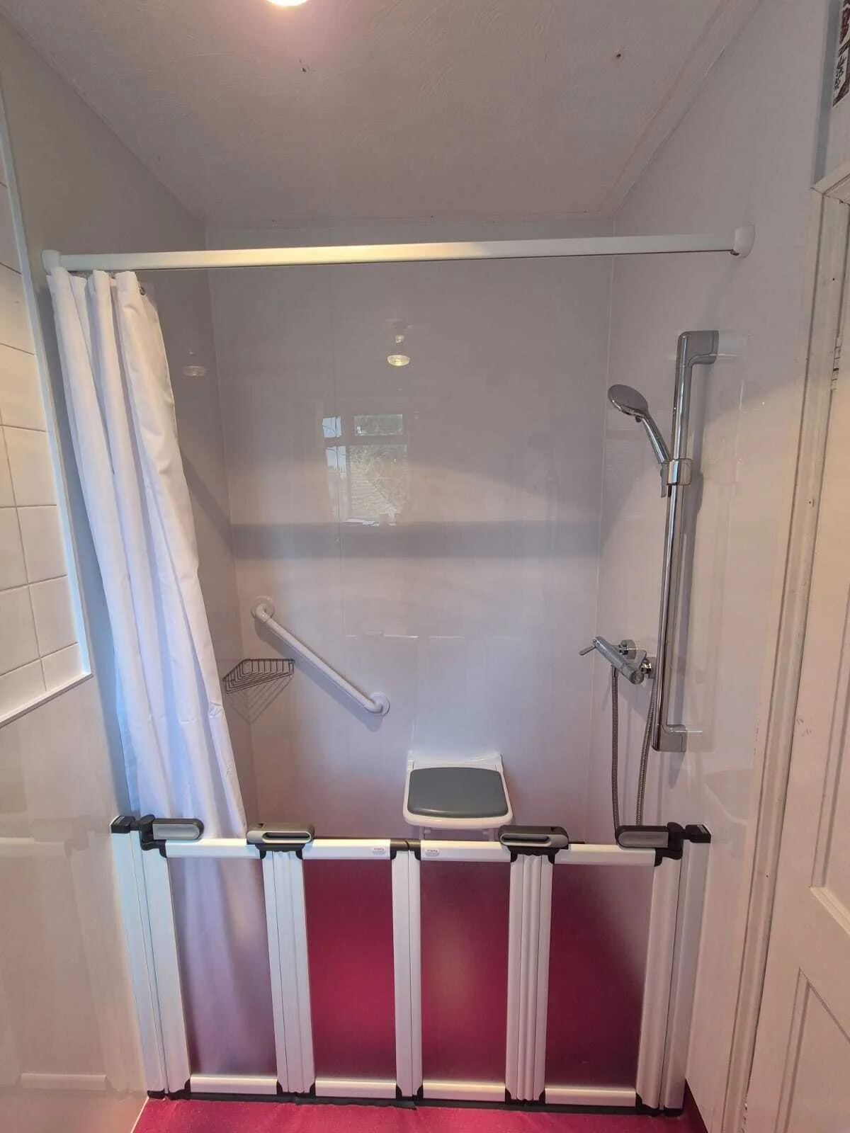 Accessible Bathrooms That Don’t Look Clinical: Designing With Personality in Mind