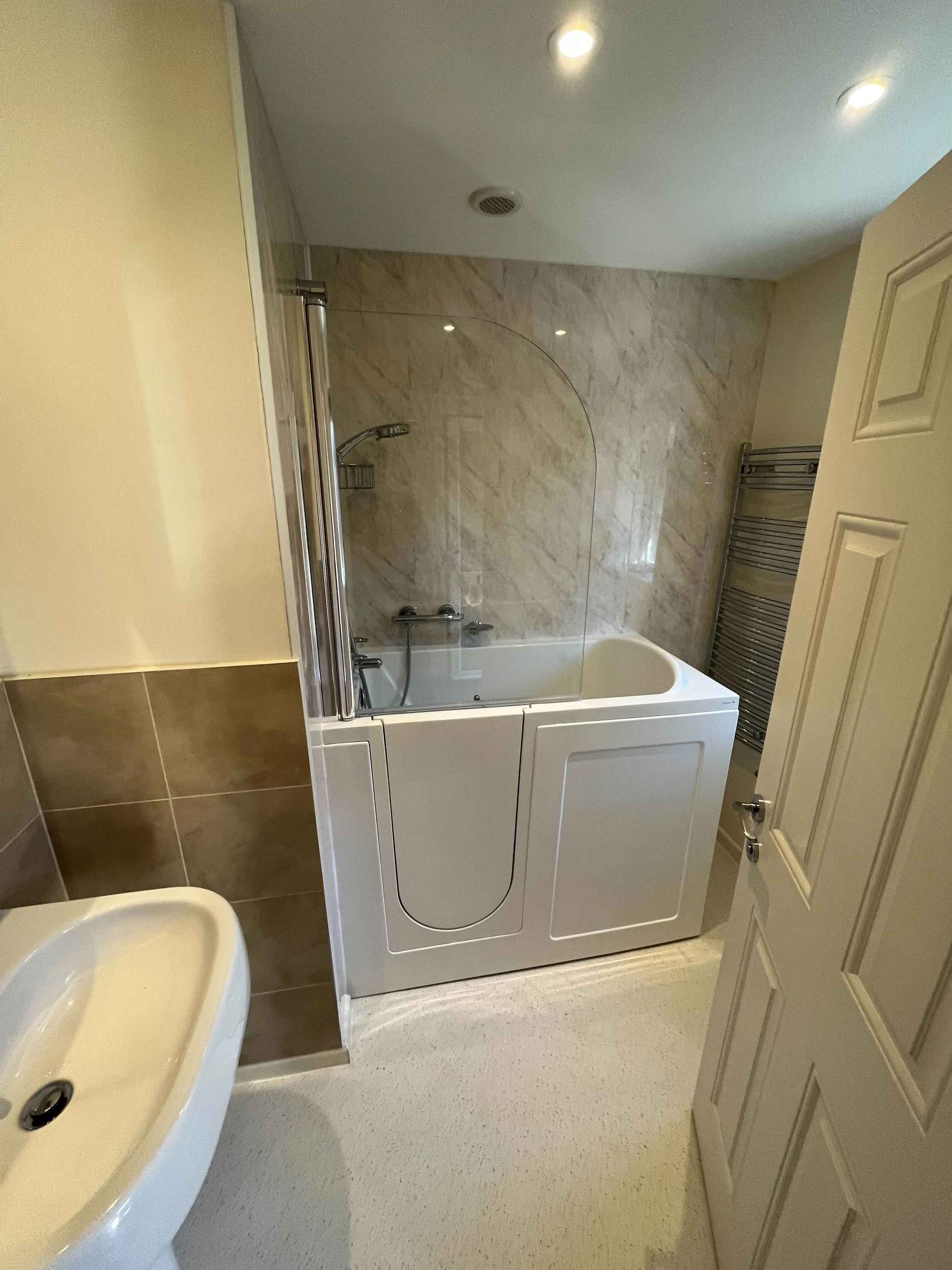 The Best of Both Worlds: Sit-Up Walk-In Baths With a Shower &amp; Screen