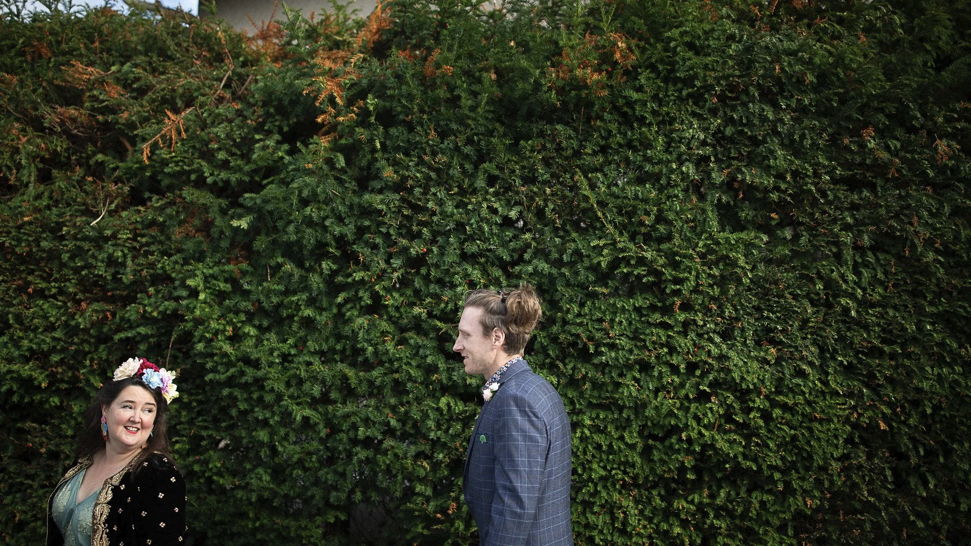 Comment pimper des thuyas, ces blocs v&eacute;g&eacute;taux un tantinet d&eacute;suet et so 90's ?
En organisant un petit d&eacute;fil&eacute; d'invit&eacute;s apr&egrave;s un chouette mariage :-)

Contactez-moi pour vos farandoles !

&copy;marie pie