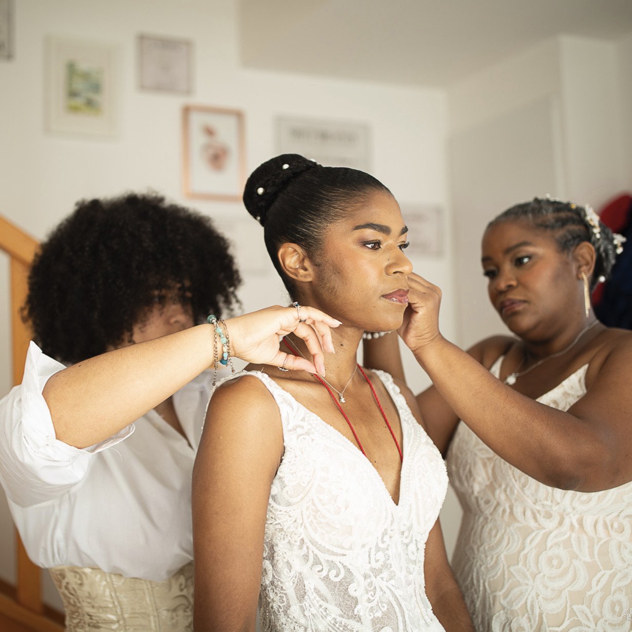 FOCUS - Ginger juste avant, toute en tulle et en laque se pr&eacute;pare.

&copy;marie pierson