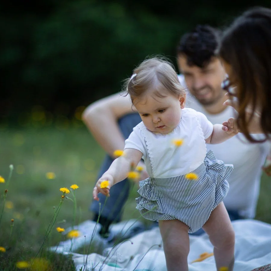 LAISSER FAIRE - Il y a juste &agrave; laisser faire.
Rien &agrave; diriger.
Rien &agrave; corriger.
Juste &ecirc;tre l&agrave;.
&Ecirc;tre l&agrave;, juste.
Parce que les plus belles images naissent souvent quand on arr&ecirc;te d&rsquo;essayer de le