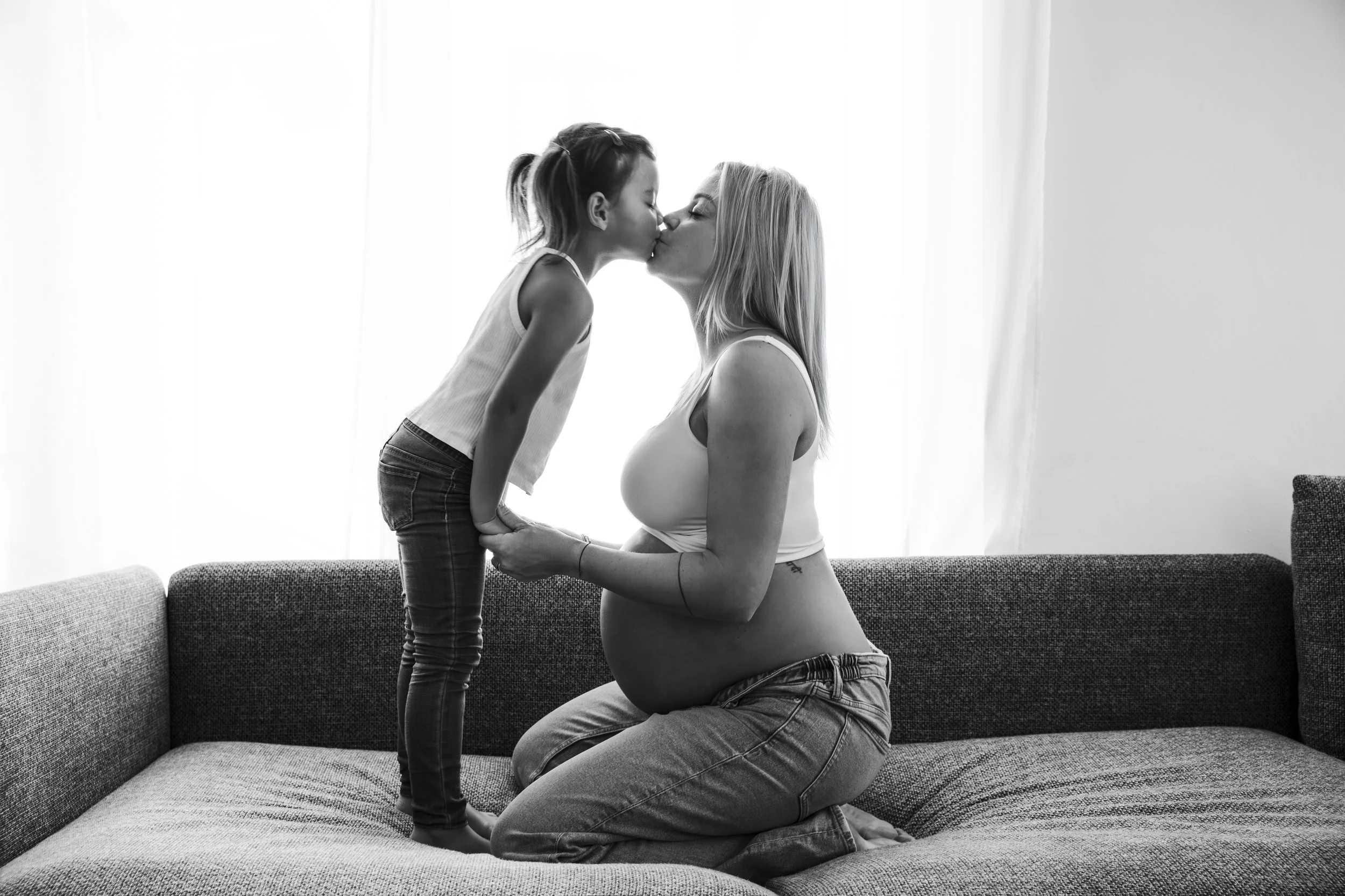 Ines, Christian, Lia & Wilson: Editorial Babybauch Homestory Fotoshooing in Niederösterreich