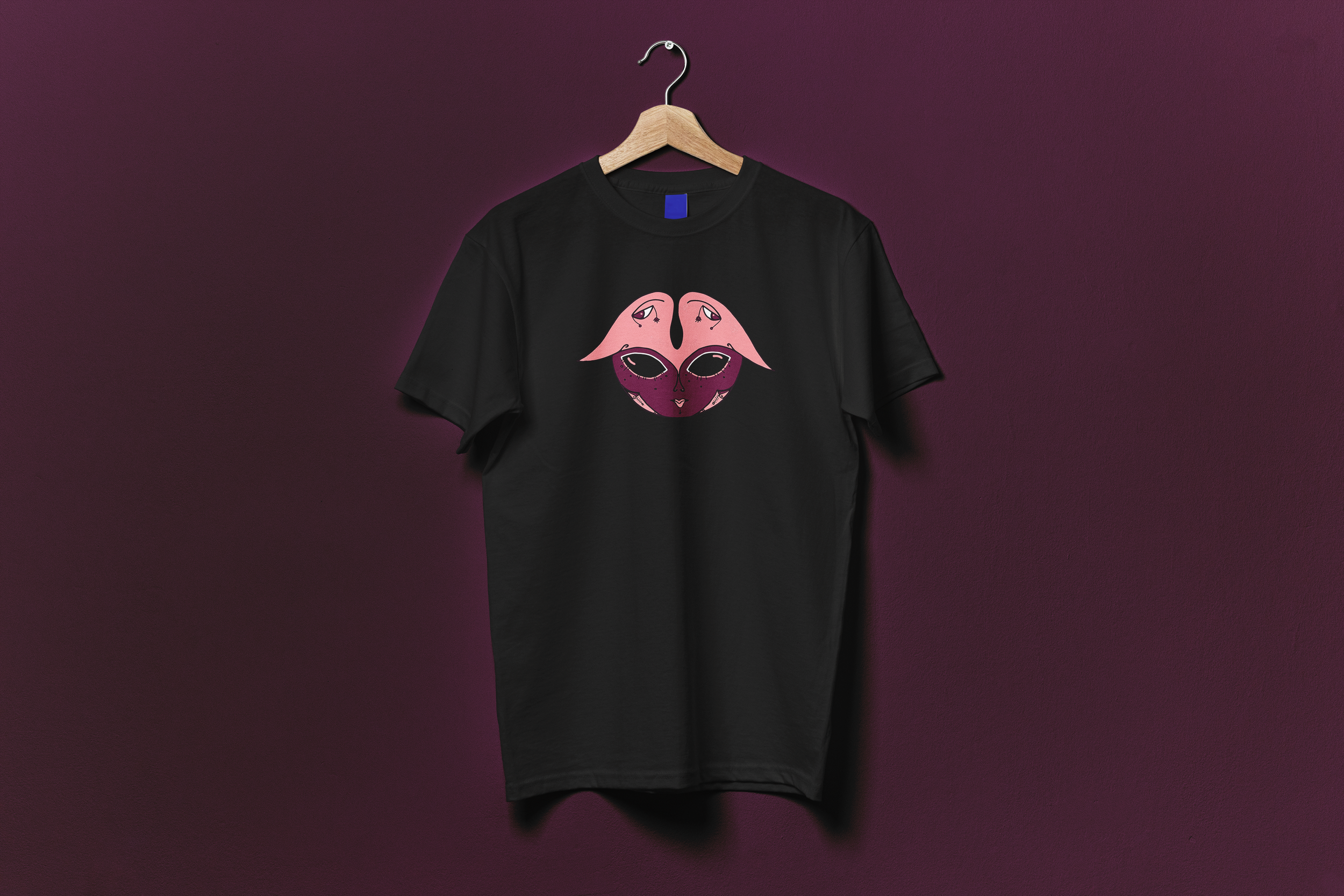 Hanging_T-Shirt_Mockup_magenta alien_black.png