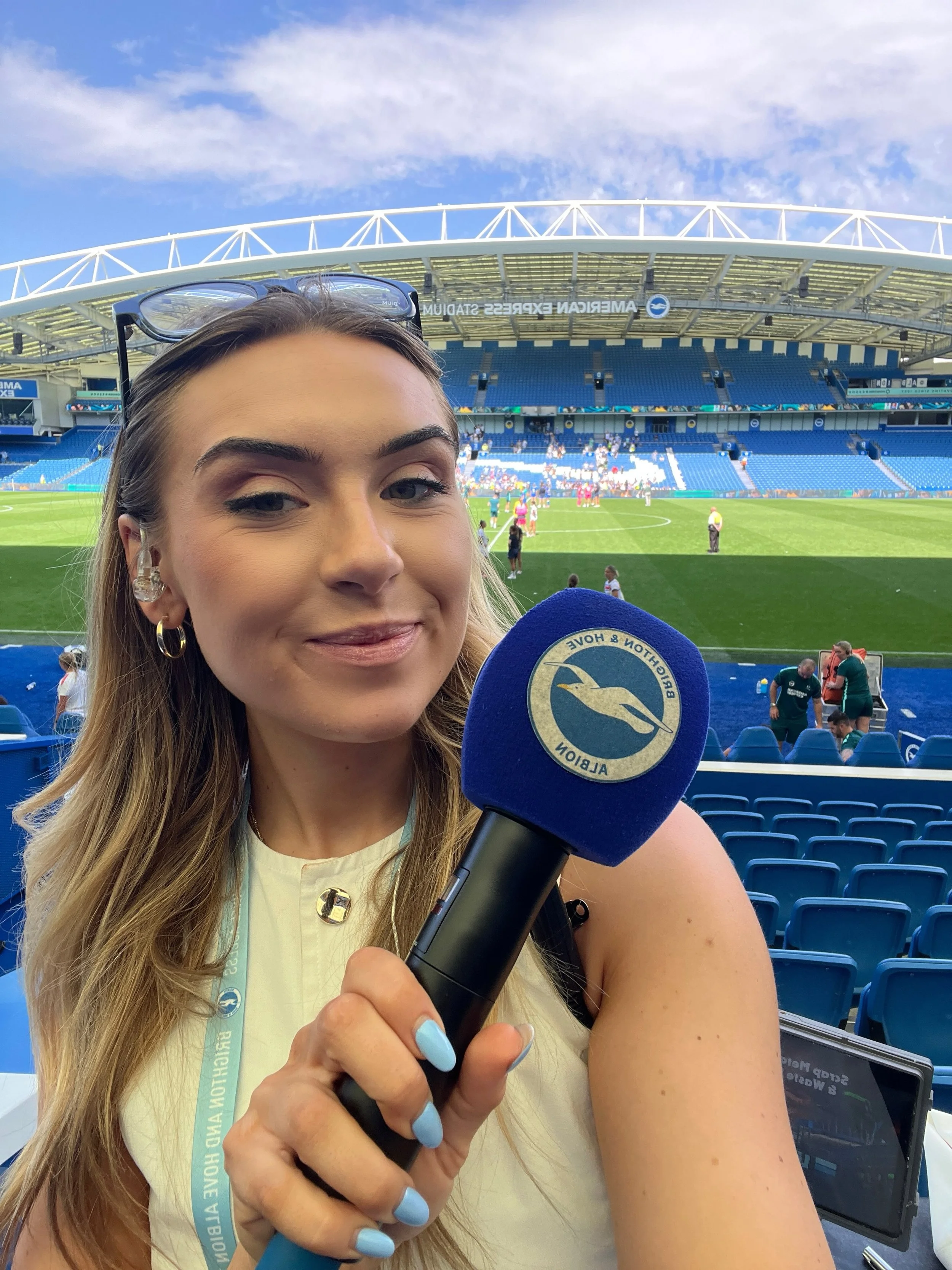 New shade of blue this week and another incredible stadium ticked off @americanexpressuk @americanexpressstadium 💙🤍

@bhafcwomen thanks for having me x 🪩✨💙🏟️