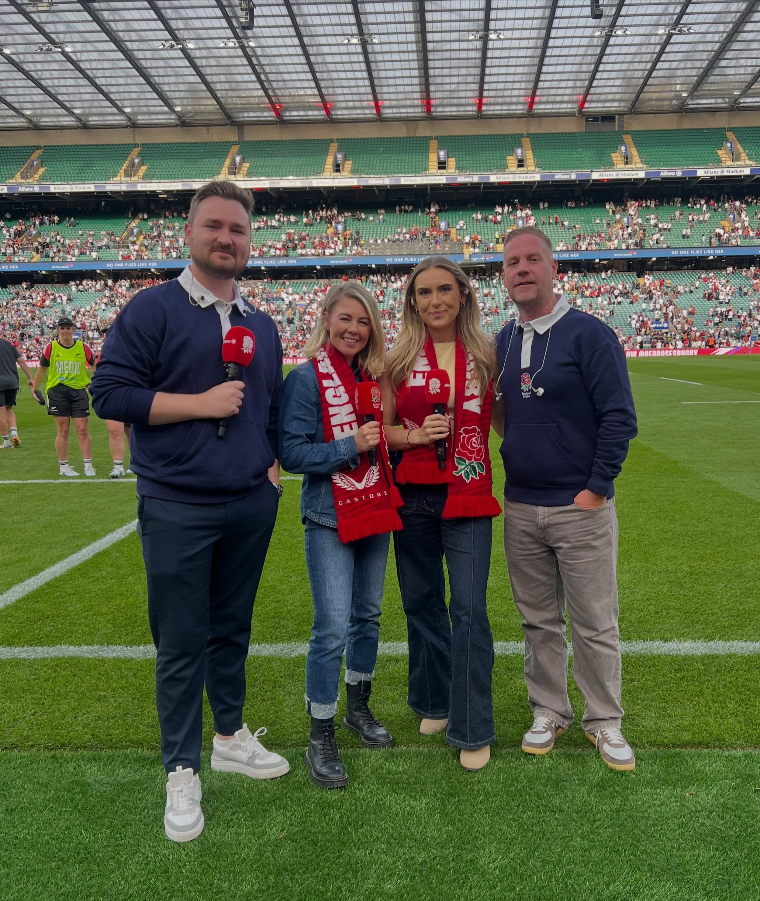 Now that&rsquo;s a dream team 🤩🤍🌹

Such a pleasure to be back at the Allianz Stadium for @redrosesrugby vs Black Ferns with this brilliant lot 🎤🤟

A few months ago I made my Twickenham debut with Wales Barbarians as VOG &amp; Host and this time 