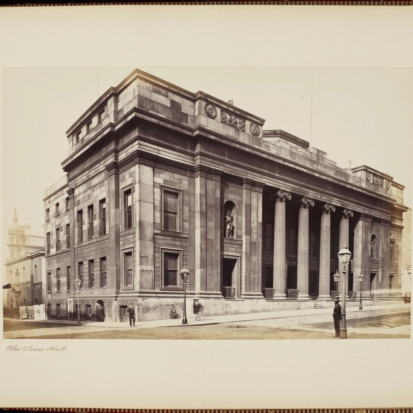 Did you know this was Manchester&rsquo;s first Town Hall&hellip;?

Before Albert Square, the city was governed from here on King Street. Opened in 1825, this was Manchester&rsquo;s original purpose-built Town Hall&hellip; a sign of a fast-growing ind