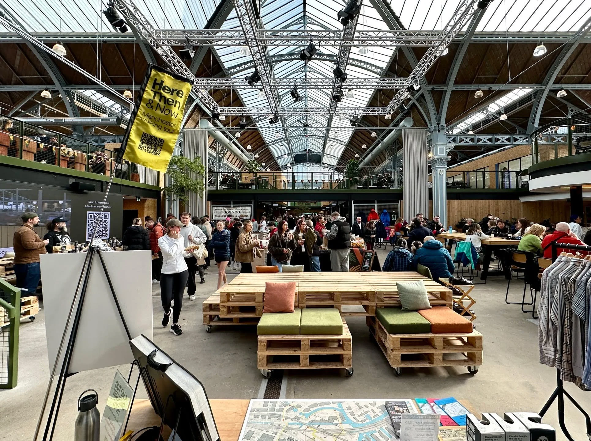 Really loving my mornings at @CampfieldMarket lately&hellip;

Great chats, brilliant people, and lots of &ldquo;I never knew that!&rdquo; moments before we even set off.

The Castlefield tour starts (and finishes) inside the market, so you can grab a
