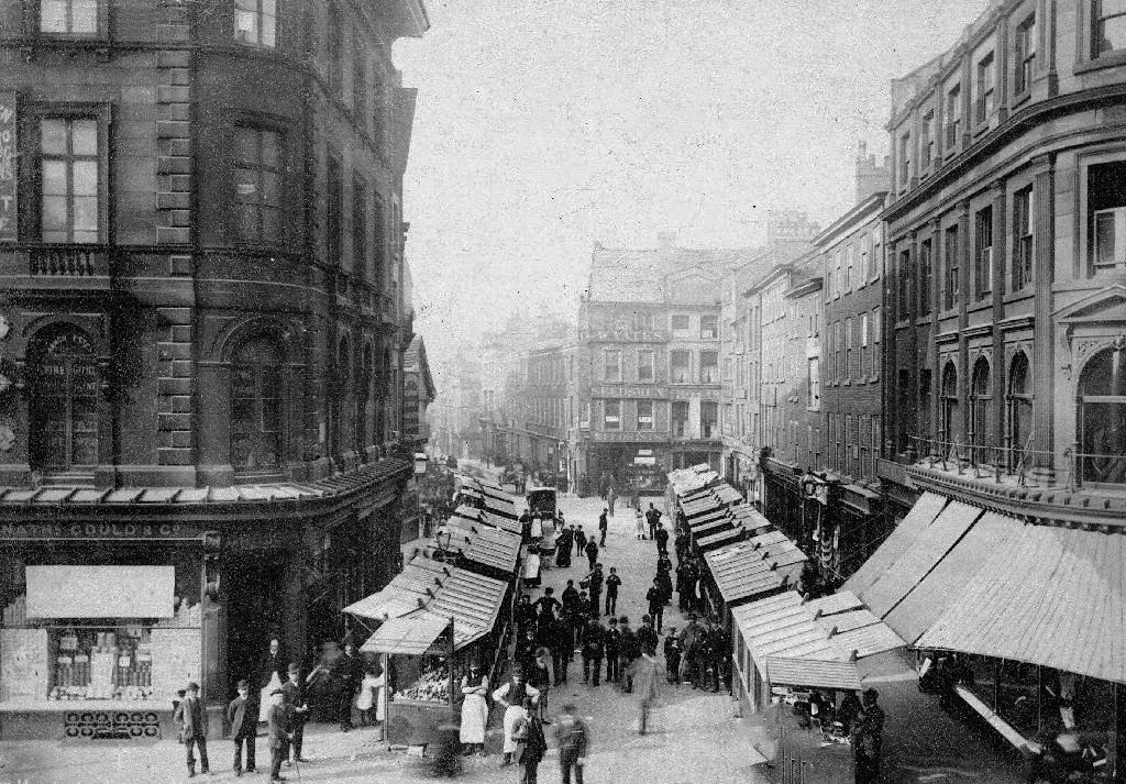 Whilst researching content for my walking tours, and choosing historic or unusual photos to show guests, there are always a few images I absolutely love but somehow can&rsquo;t quite fit in&hellip;

Sometimes it&rsquo;s because we&rsquo;re not standi