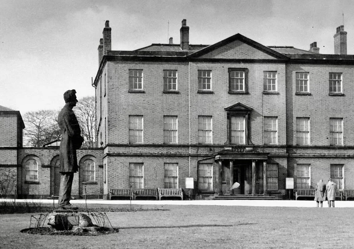 Yesterday&rsquo;s bespoke walking tour sent me back down one of Manchester&rsquo;s most fascinating rabbit holes&hellip; the reason why there&rsquo;s an Abraham Lincoln statue in the city centre.

It wasn&rsquo;t originally in the city centre. Manche