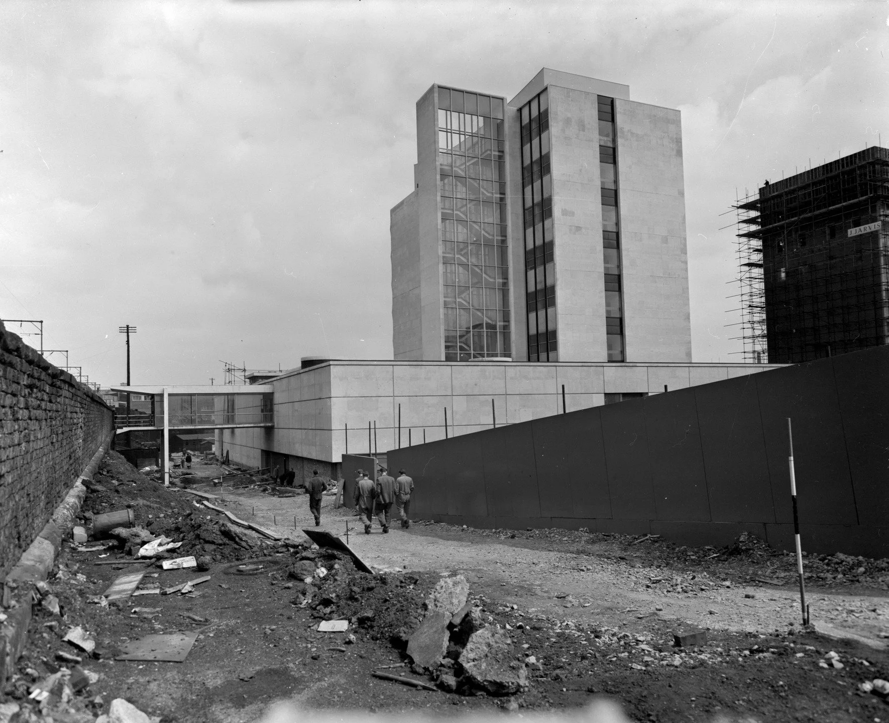 I had to do a double take with this photo from May 1962.

Do you know the building?

It&rsquo;s on what was once the UMIST campus, opened in November of the same year, and was recently given Grade II listed status in 2025.

Designed by W. A. Gibbon o