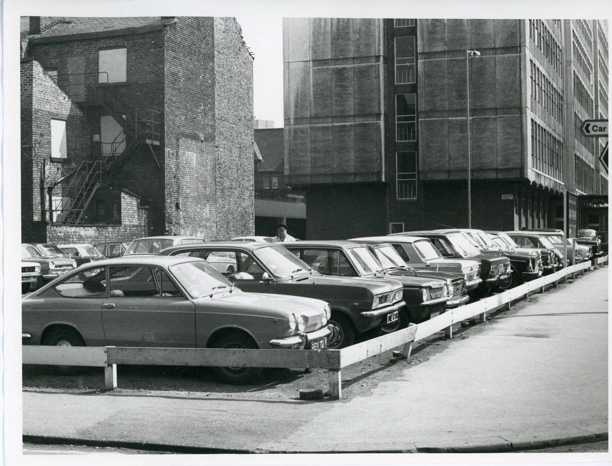 Where is this&hellip;?!

Clue: there&rsquo;s now an M&amp;S Foodhall where the building in the background once stood.

&mdash;

Photo: Manchester Libraries Archive
#Manchester #ManchesterHistory #OldManchester #ManchesterWalkingTours #ManchesterPhoto