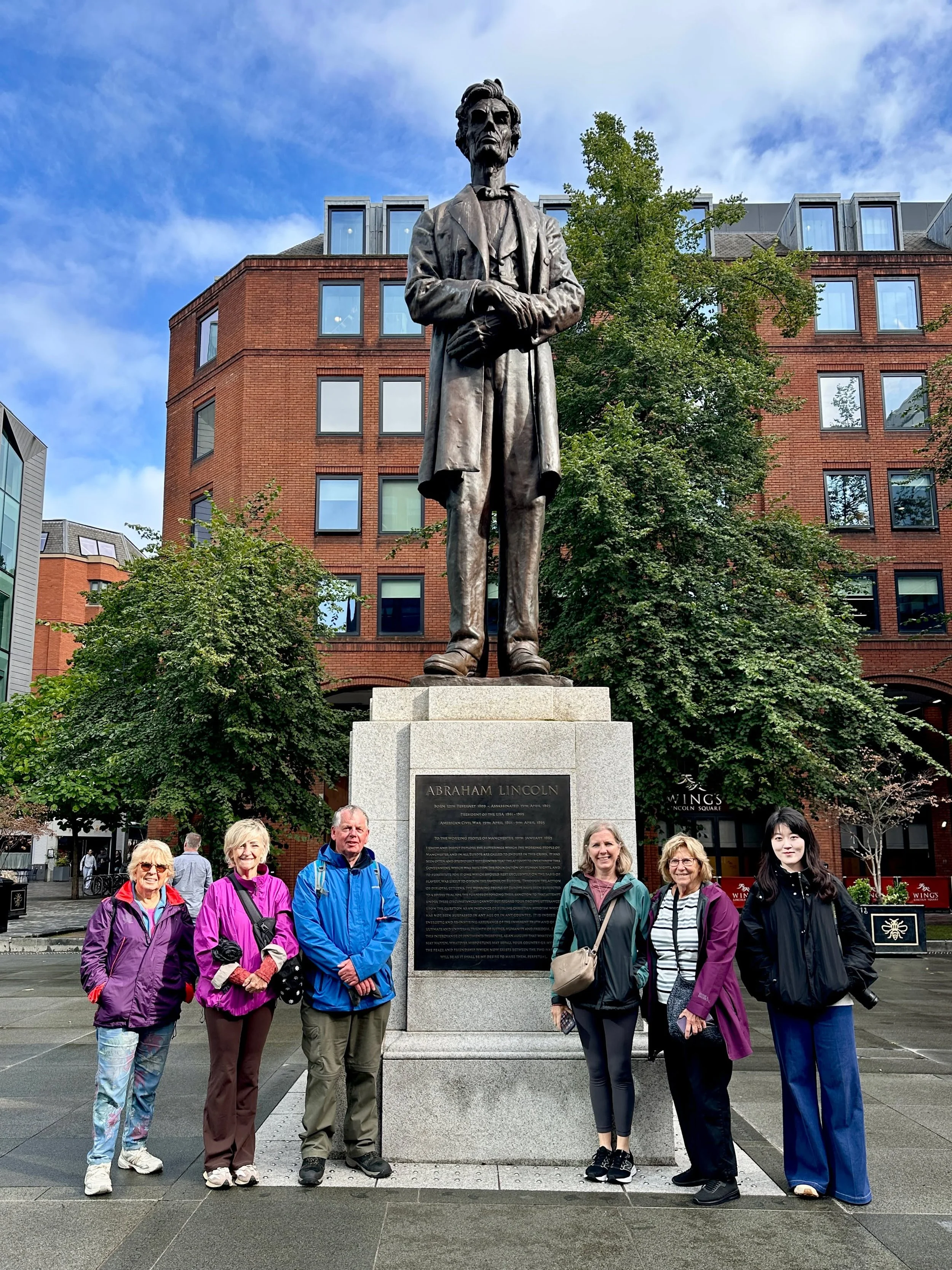 It&rsquo;s only recently that I&rsquo;ve started bringing my walking tour groups to the Abraham Lincoln statue&hellip; and that&rsquo;s because there&rsquo;s one particular detail I now love pointing out.

I&rsquo;ve long included the story of Manche