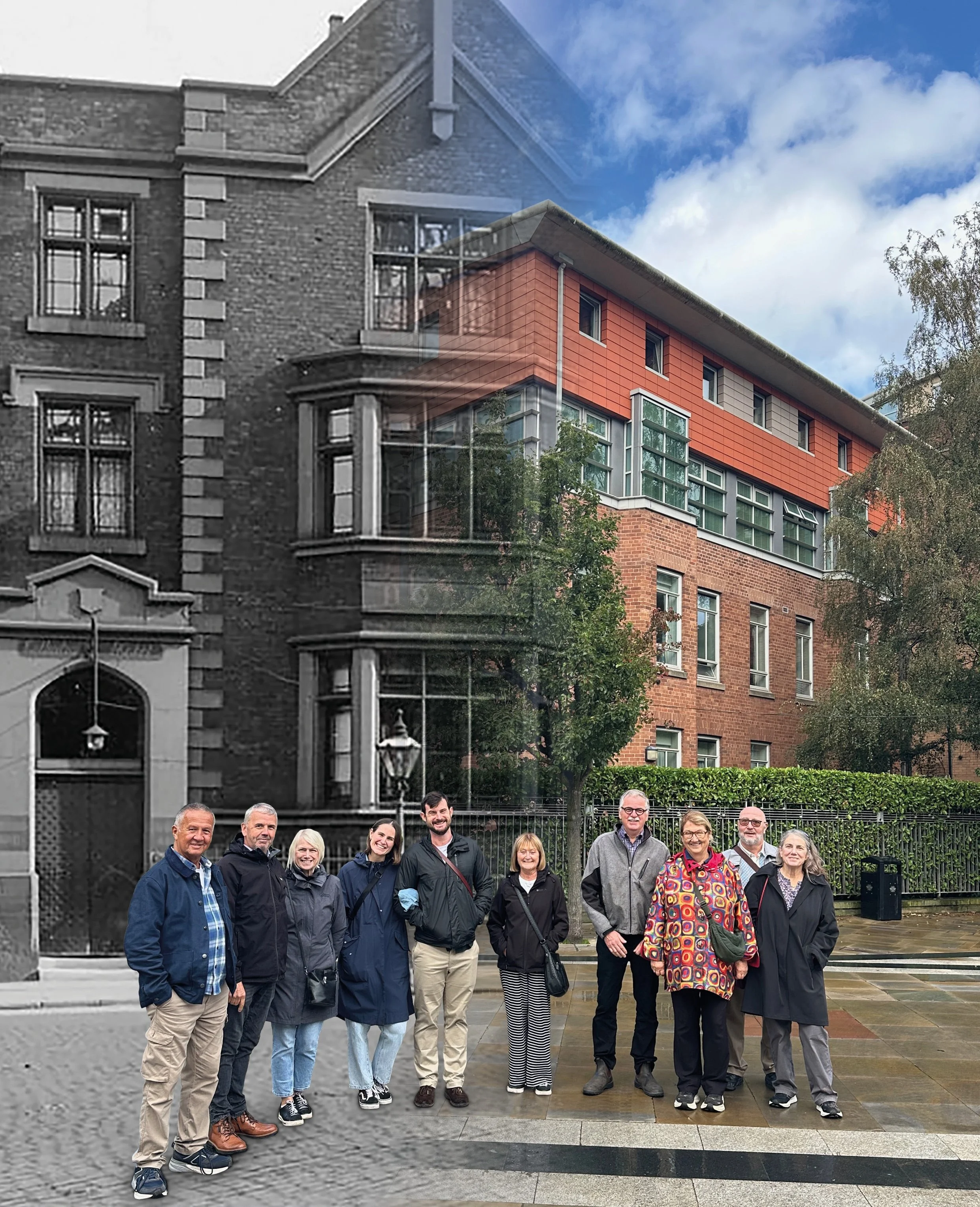A little time travel on my Medieval Quarter walking tour&hellip;!!

Here&rsquo;s one of my tour groups transported back to 1900, standing at the junction of Fennel Street and Long Millgate. Behind them is the long-lost Cathedral Hotel, but this rathe