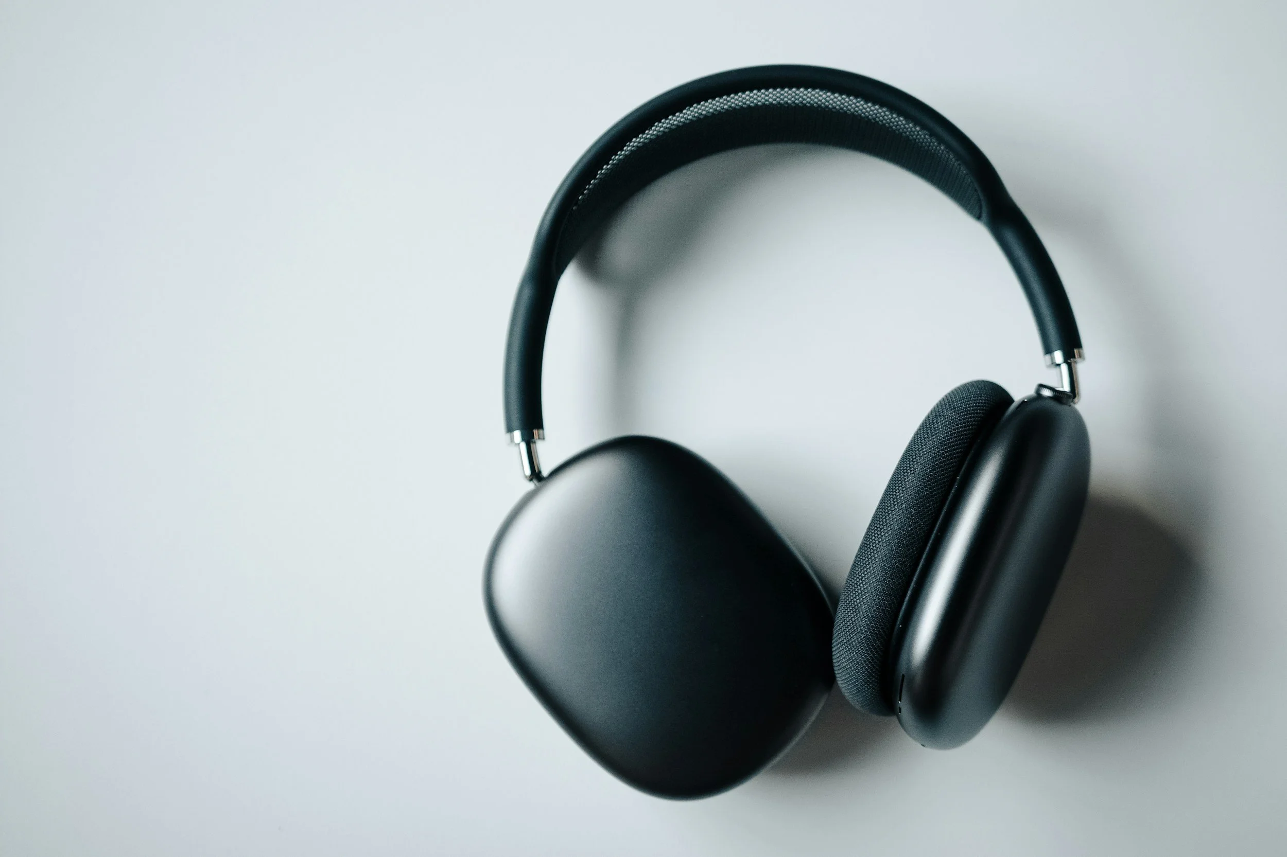 Sensory Overload in Adults with ADHD and Autism: Signs and Strategies