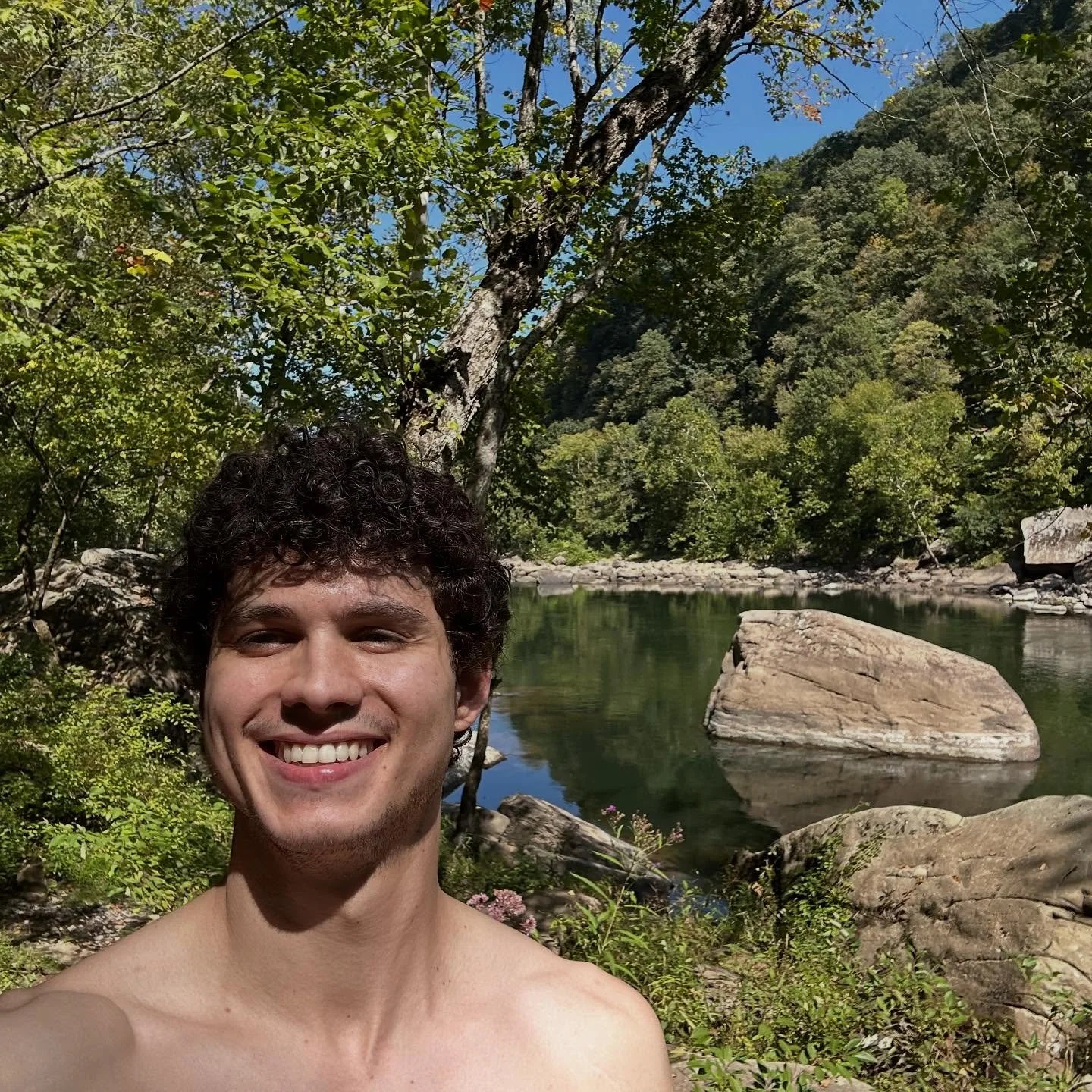 It’s been 3 years since my climbing accident and I finally got to climb outside again! It’s been such a long journey to this moment but I couldn’t be happier to get back to doing something that I love (safely with a ton of pads of c
