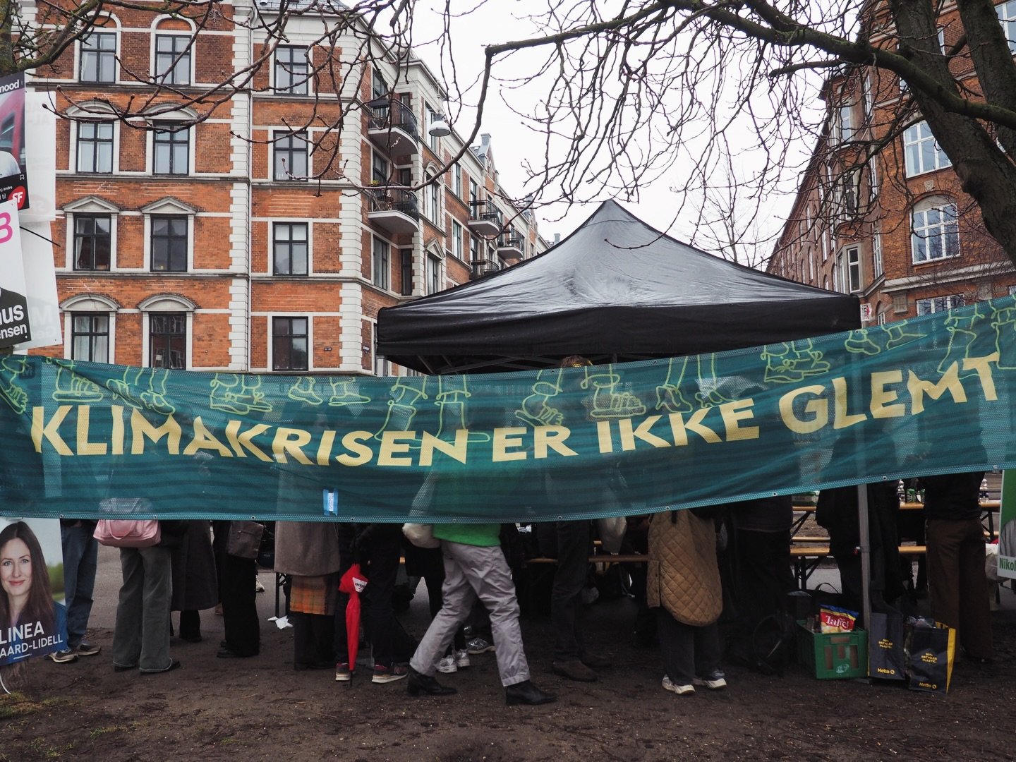 💚Langbordsbar for den glemte klimav&aelig;lger💚
Klimakrisen er blevet glemt i valgkampen‼️. 
Derfor har vi holdt langbordsbar for den glemte klimav&aelig;lger! Langbordsbaren blev ogs&aring; bes&oslash;gt af pressen og politikere fra bl.a. enhedsli