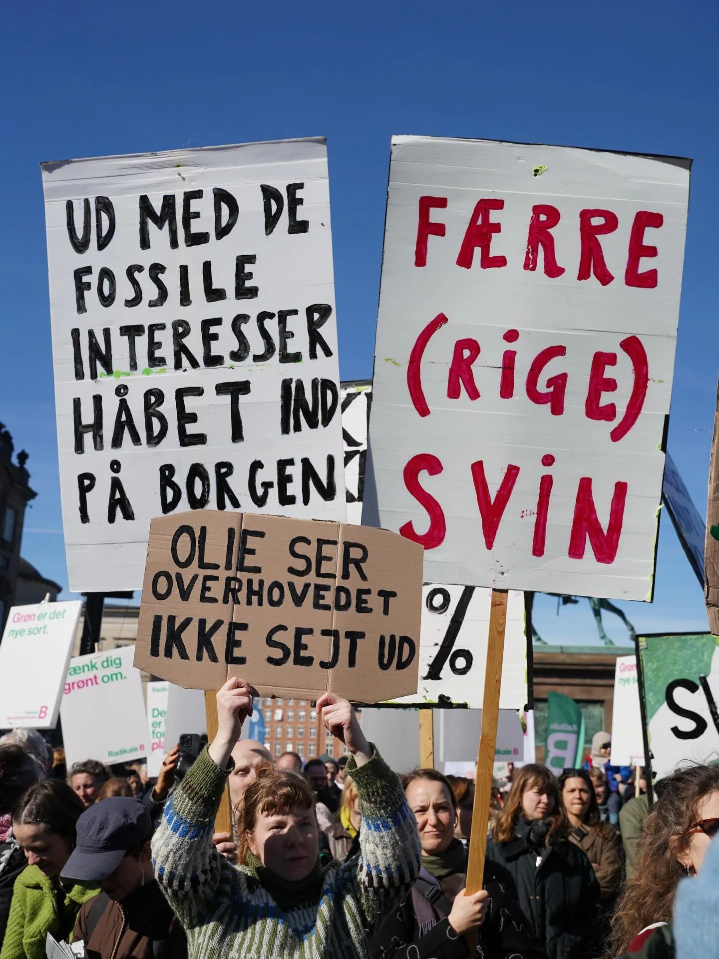 ENDNU EN VIDUNDERLIG KLIMAMARCH ❤️

S&aring; mange mennesker.
S&aring; meget larm. 
S&aring; meget h&aring;b.

Her er billeder fra K&oslash;benhavn, vi gl&aelig;der os til at dele billeder fra resten af landet ogs&aring; 😍

Tak til @folketsklimamarc