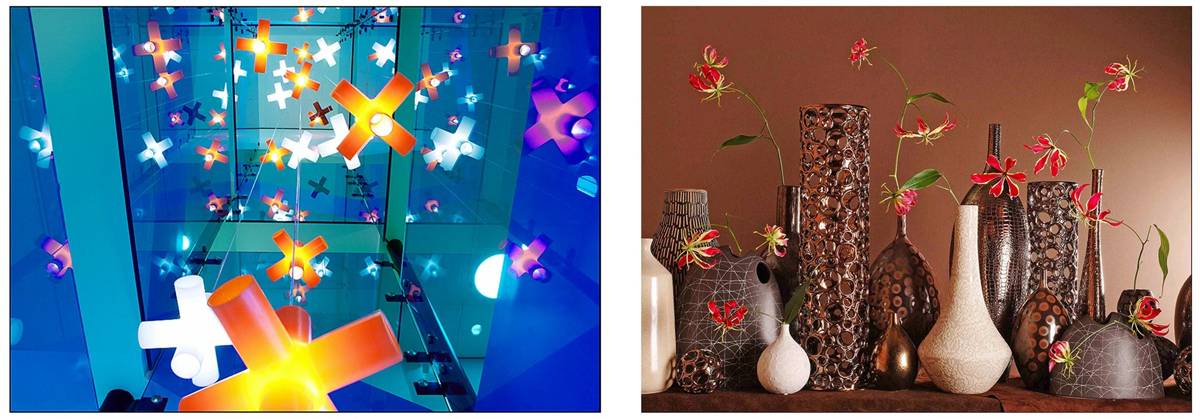 Links: Een kleurrijk kunstwerk met veel verlichte kruisvormige objecten die lijken te hangen aan het plafond, met blauwe, oranje en witte kleuren. Rechts: Een groep sier vazen in verschillende vormen en kleuren, gevuld met bloemen met roze en groene 
