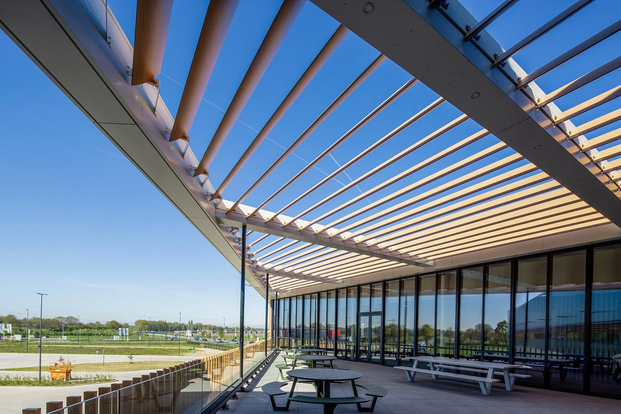 Architectuurfotografie lamellen overkapping kantoor omgeving Eindhoven Brainport