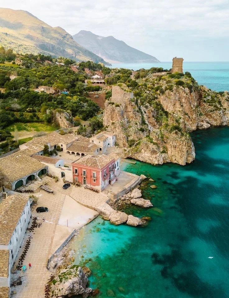 Luxury wedding ceremony in Sicily overlooking the sea