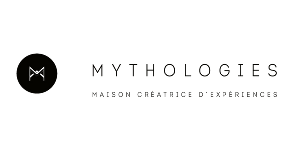 Logo avec la lettre « M » entourée d'un cercle, suivie du mot « MYTHOLOGIES » et du sous-titre « MAISONS & CRÉATIONS D'EXPÉRIENCES ».