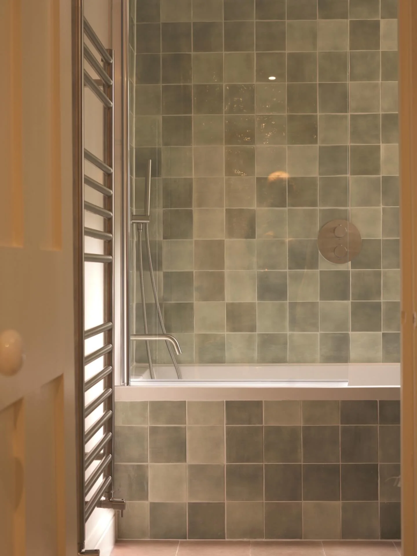 Hotel-level calm, but designed for everyday living.

Designed, supplied and installed by Ferren Bathrooms. 

Tiles: @claybrookstudio 
Fixtures: @lussostone 

#bathroomdesign #bathroominspo #bathroomrenovation #modernbathroom