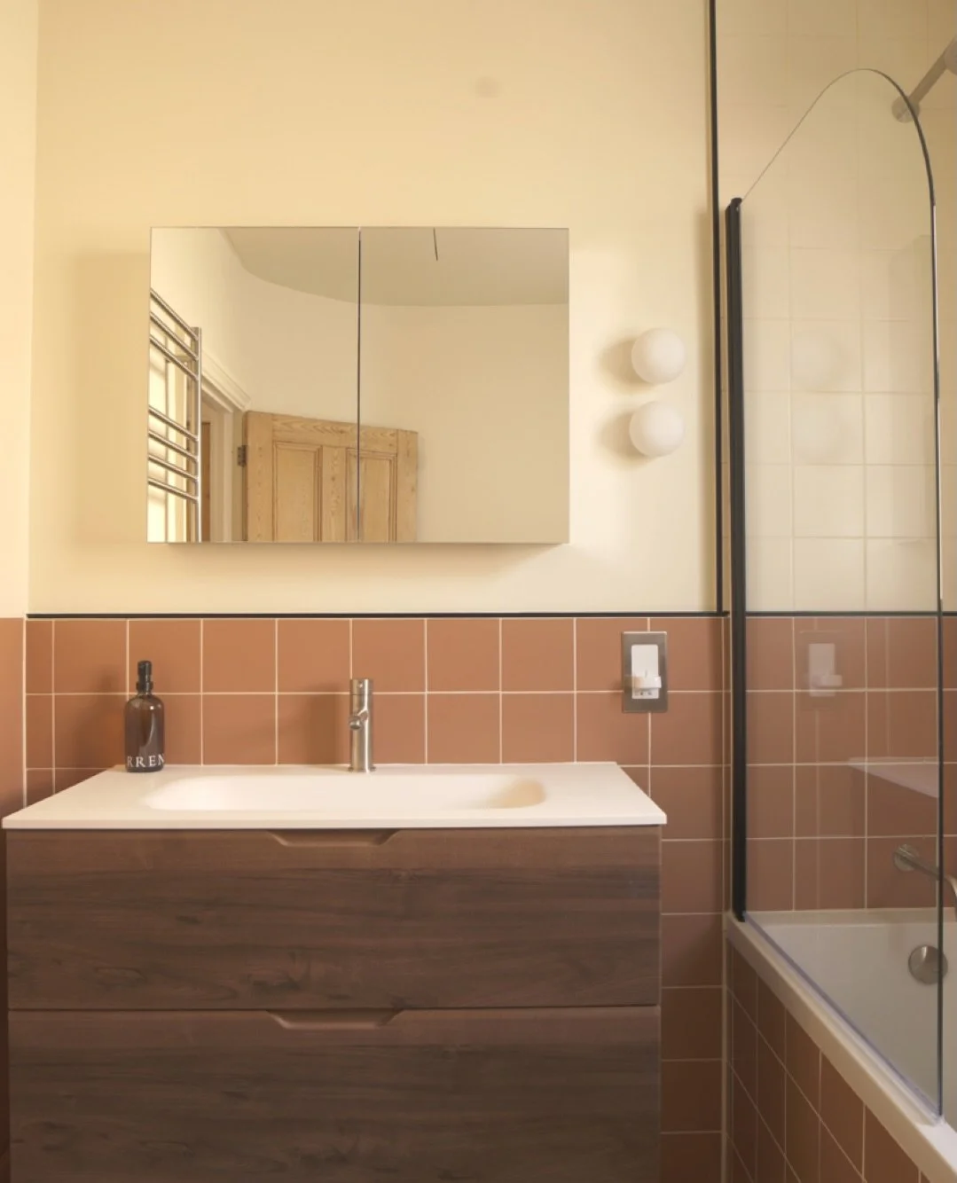 A calm, modern bathroom we loved working on in Nunhead.

The layout was kept clean and practical, with warmer tones and a few details to soften the space.

Designed, supplied and installed.

#bathroomrenovation
#bathroomrenovations
#bathroomdesign
#l