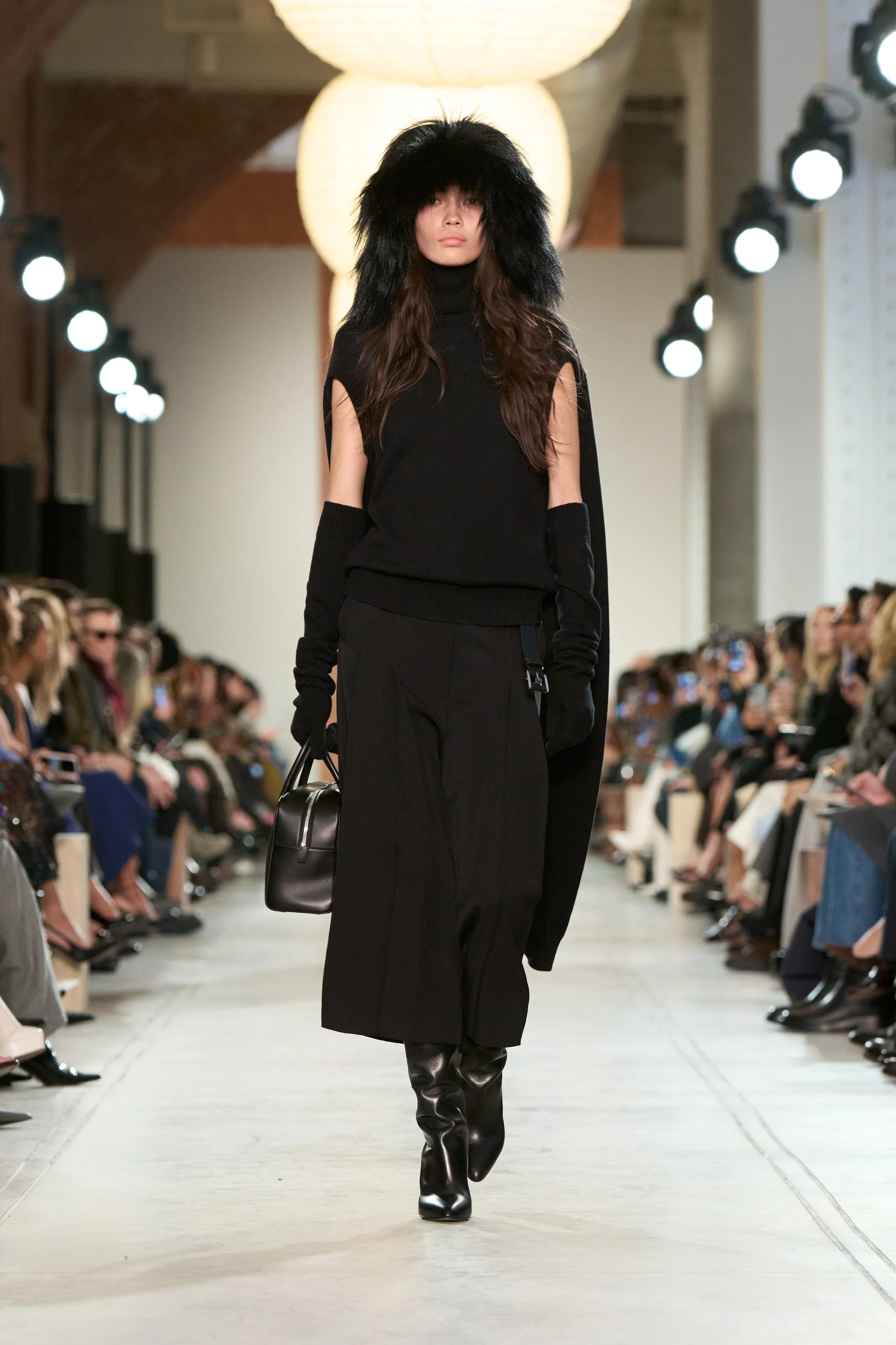 FW25_MKC_LOOK_2x3_12.jpg