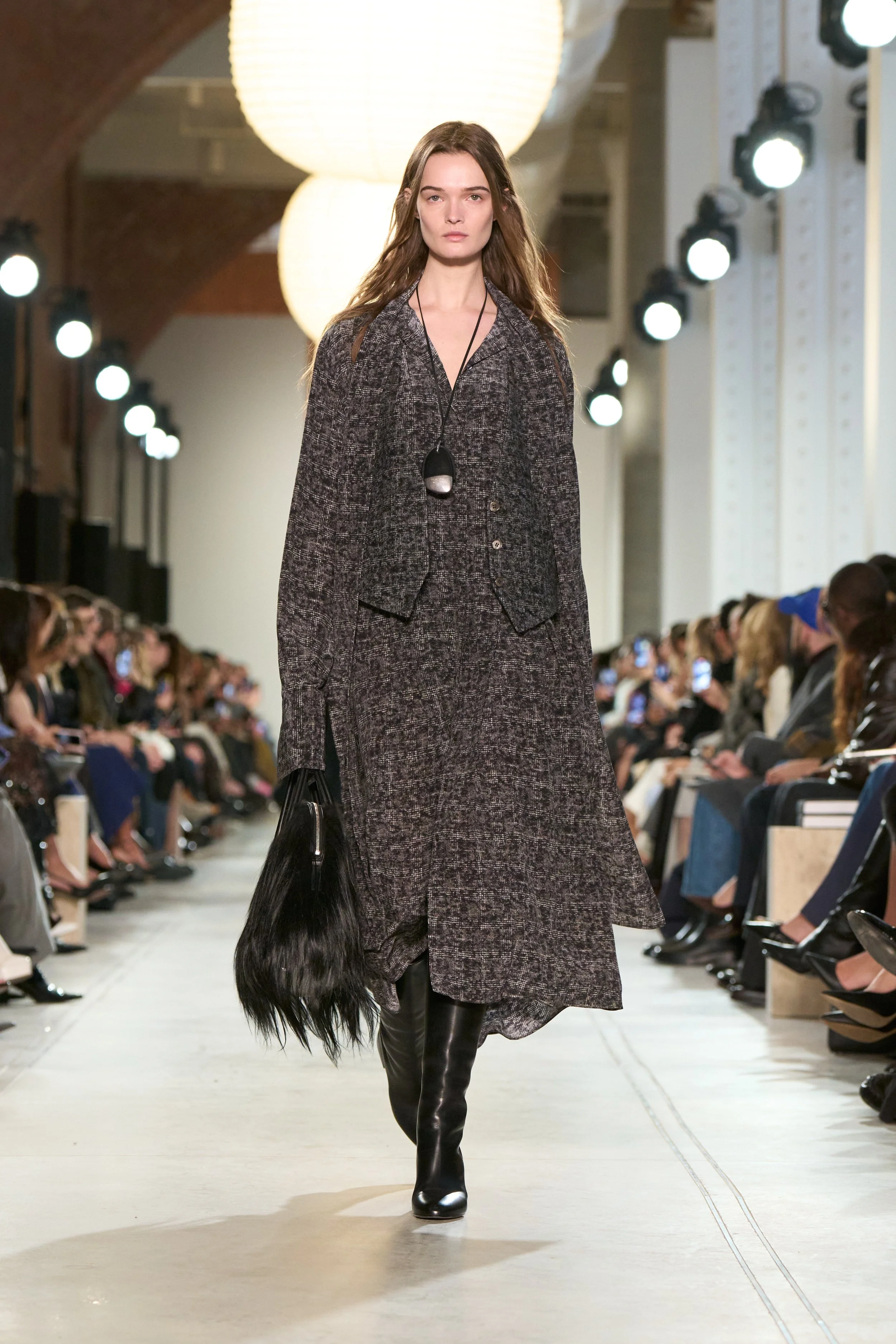 FW25_MKC_LOOK_2x3_13.jpg