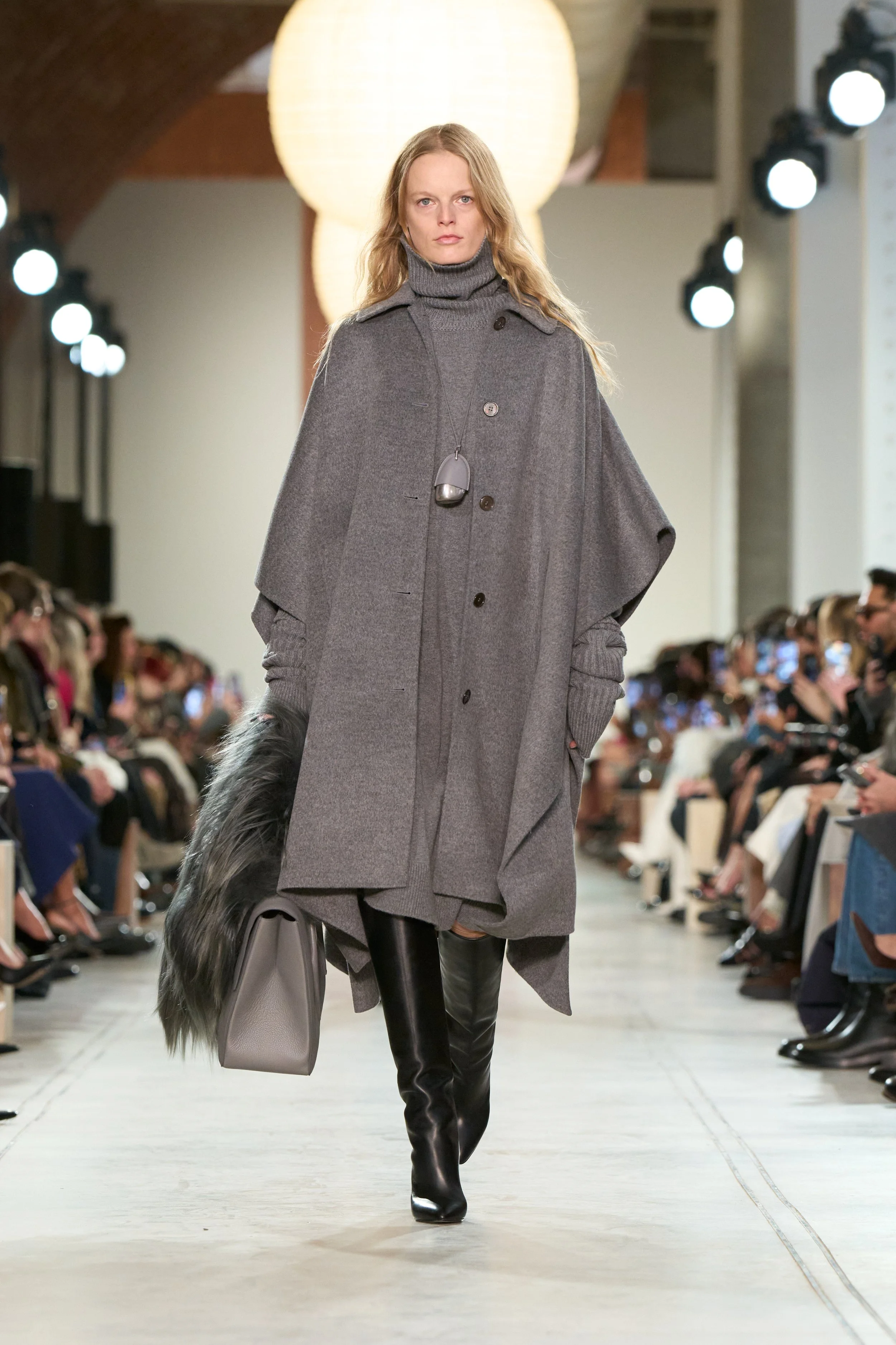 FW25_MKC_LOOK_2x3_19.jpg