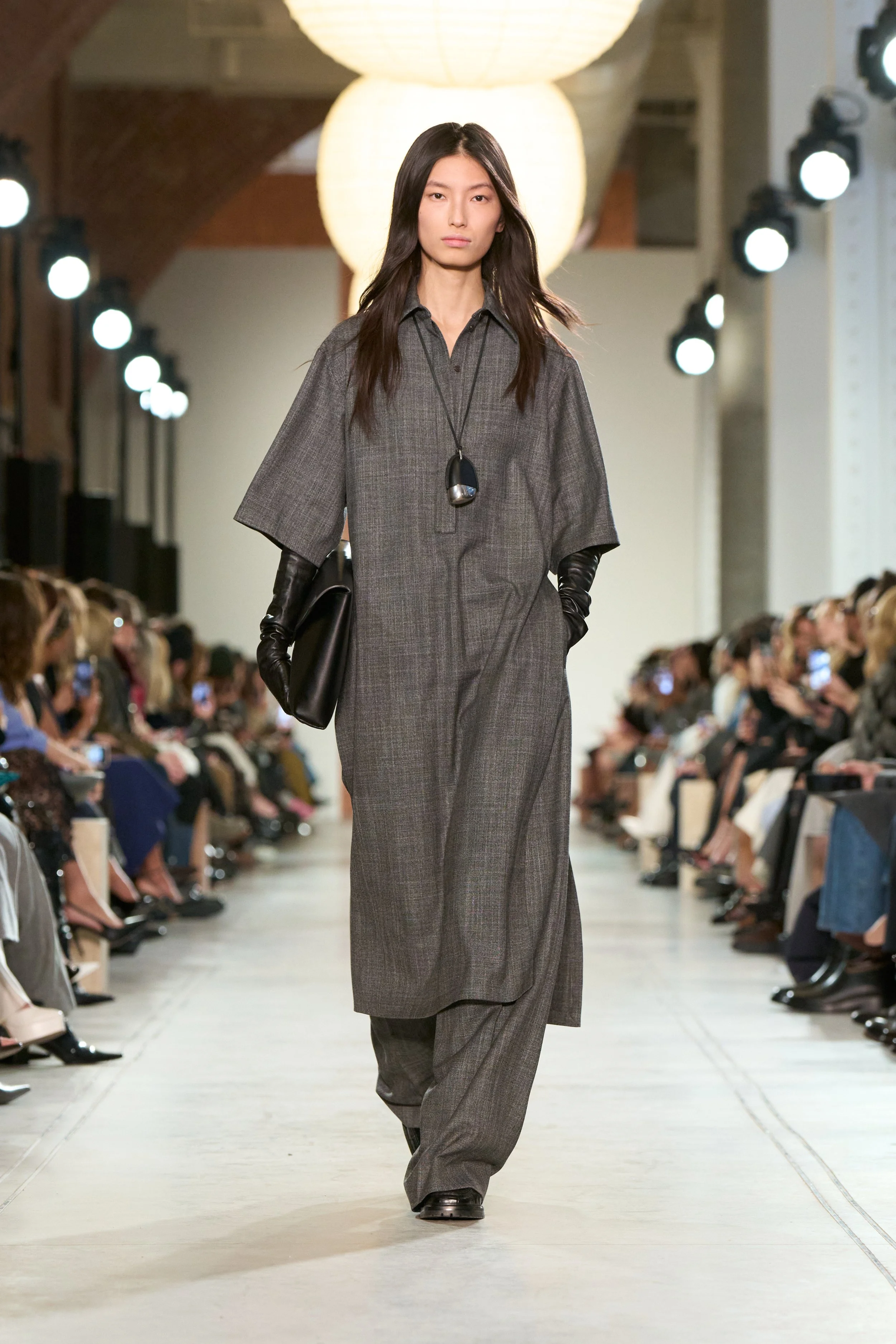 FW25_MKC_LOOK_2x3_45.jpg