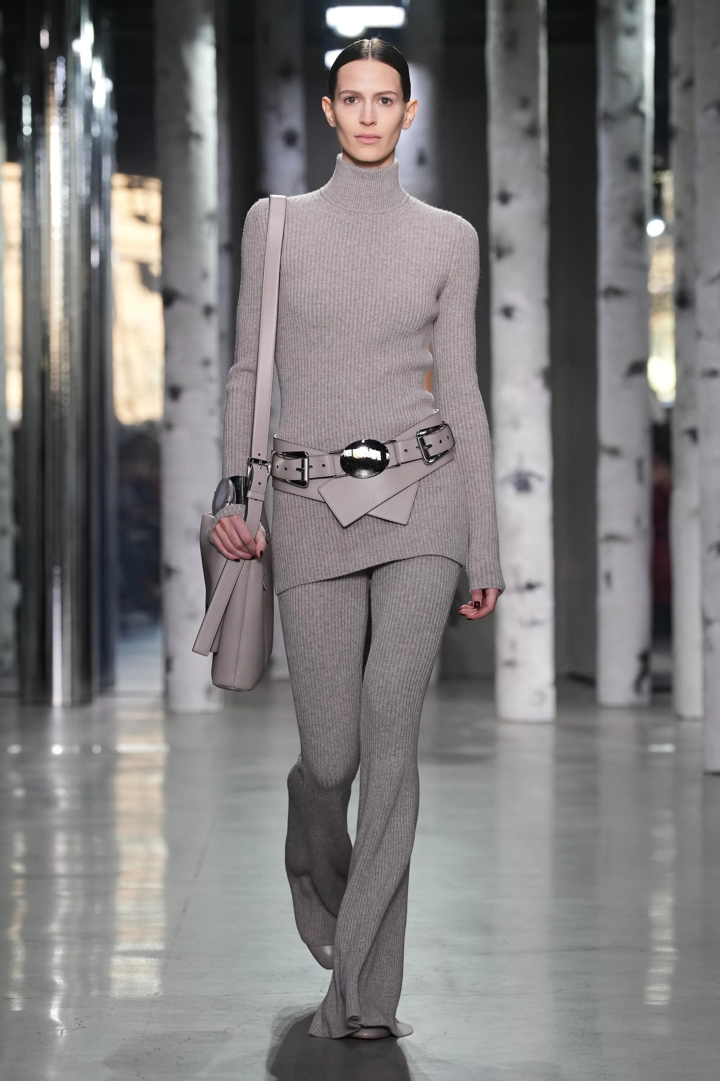 FW23_MKC_LOOK_2x3_16.jpg