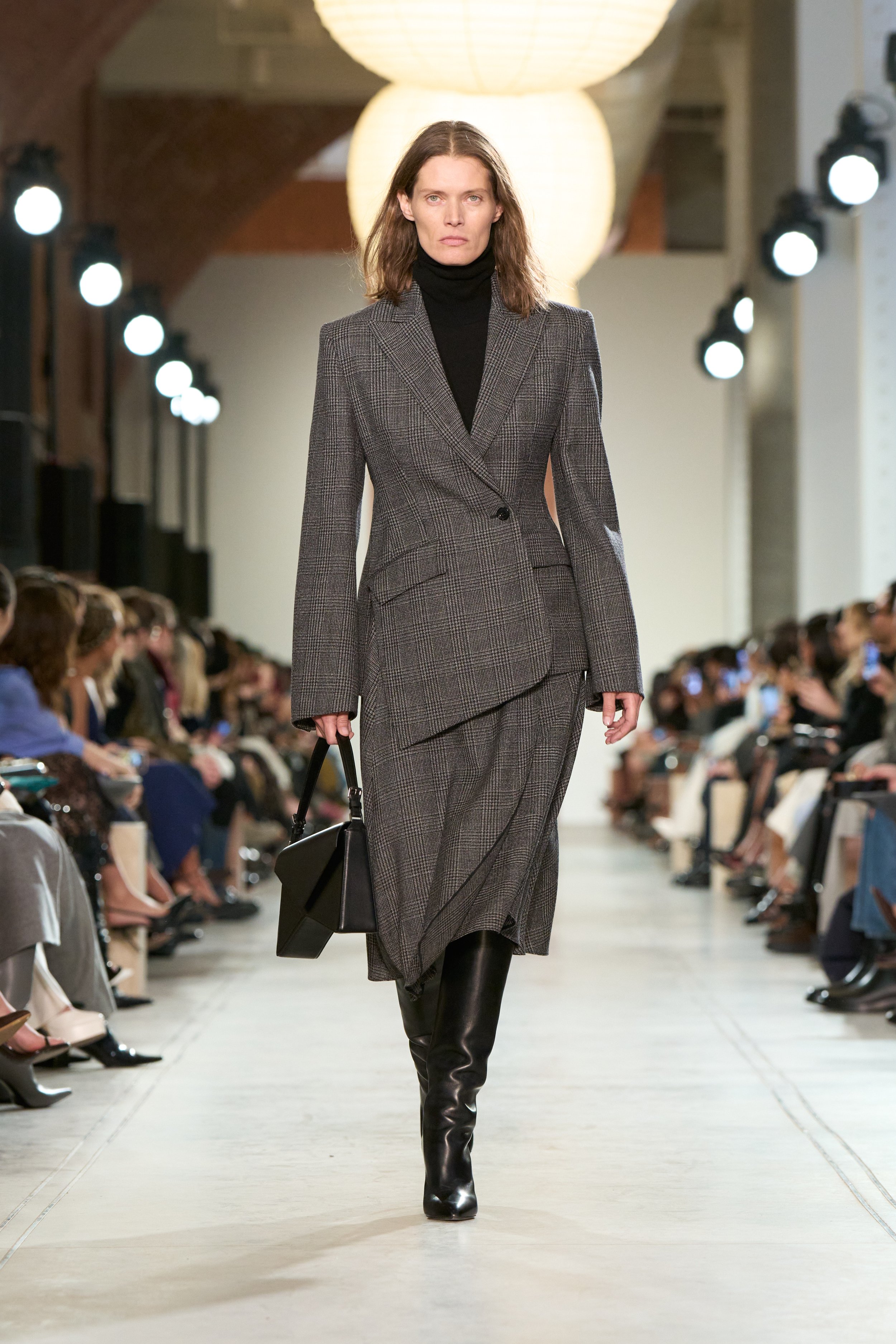 FW25_MKC_LOOK_2x3_44.jpg