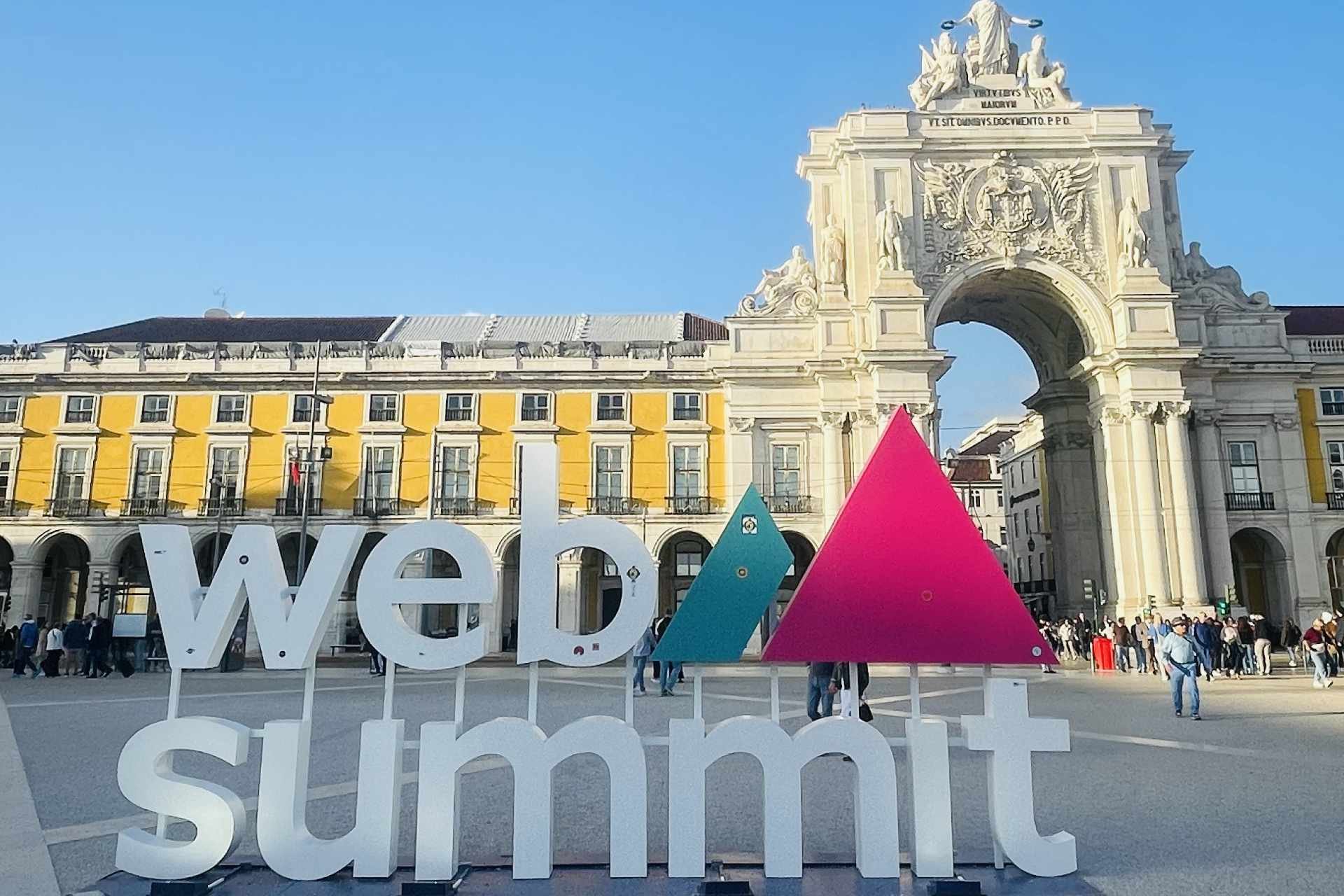 Web Summit 2025: Focus on mobility – from robotaxis to a multimodal future