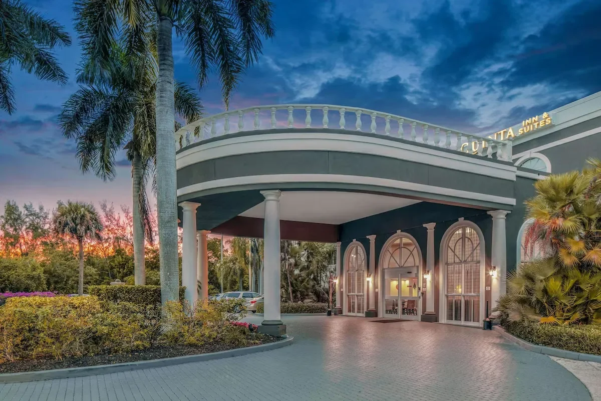 the entry of La Quinta Inn & Suites by Wyndham Naples Downtown