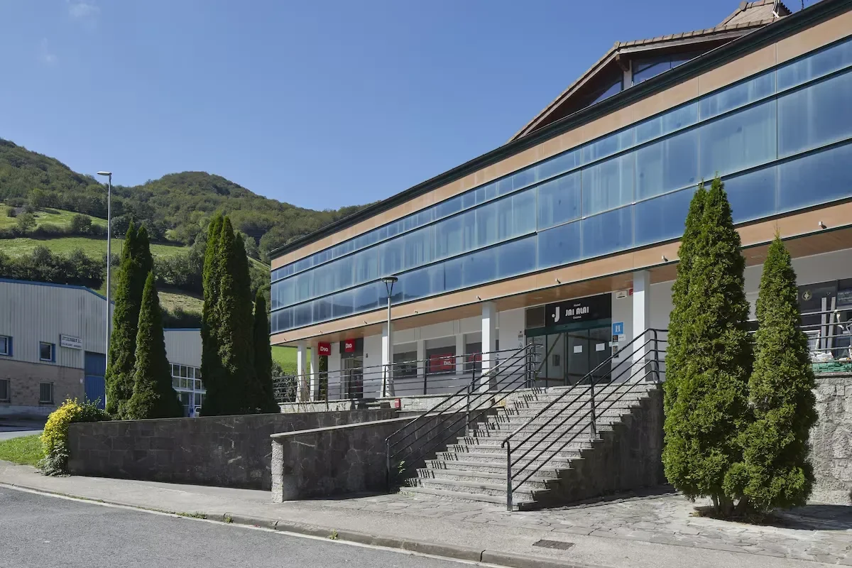 the exterior of leizarooms