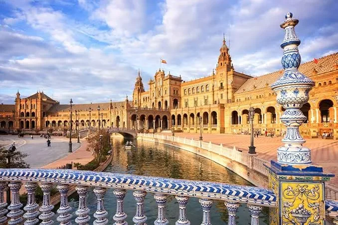 plaza de espana exterior view