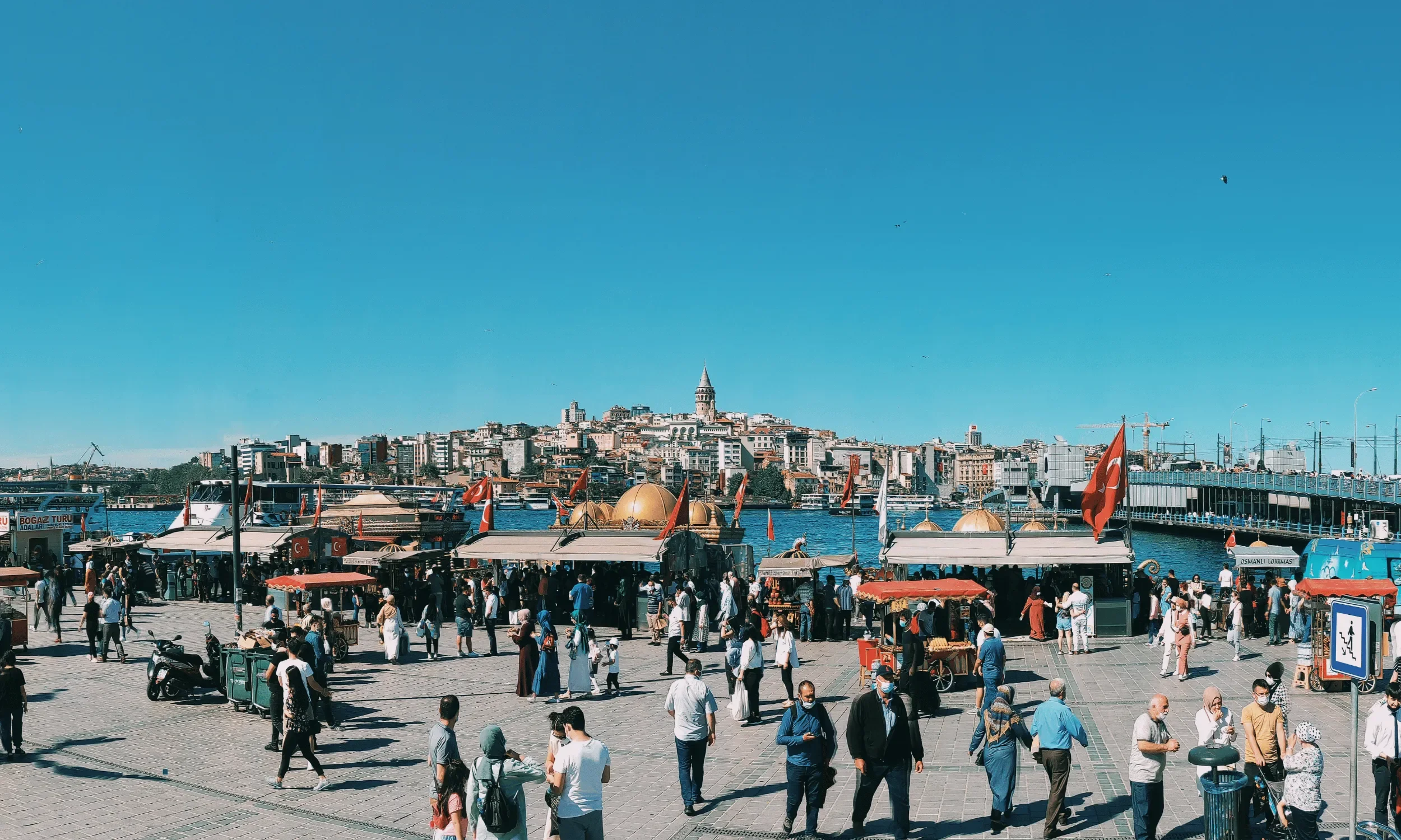 the crowdy spot of eminonu in istanbul in september