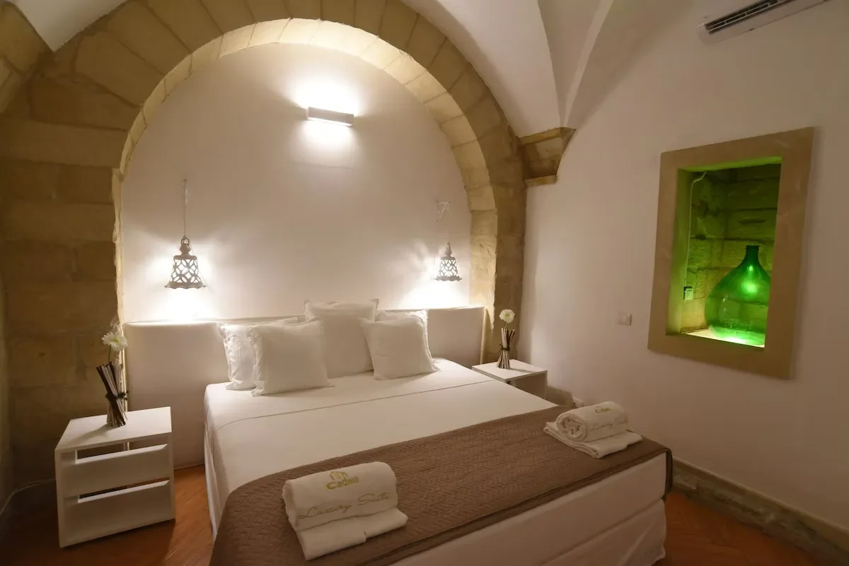 cadelli luxury suite bed room