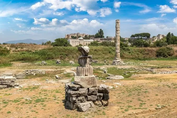the temple of artemis ruins in epehesus
