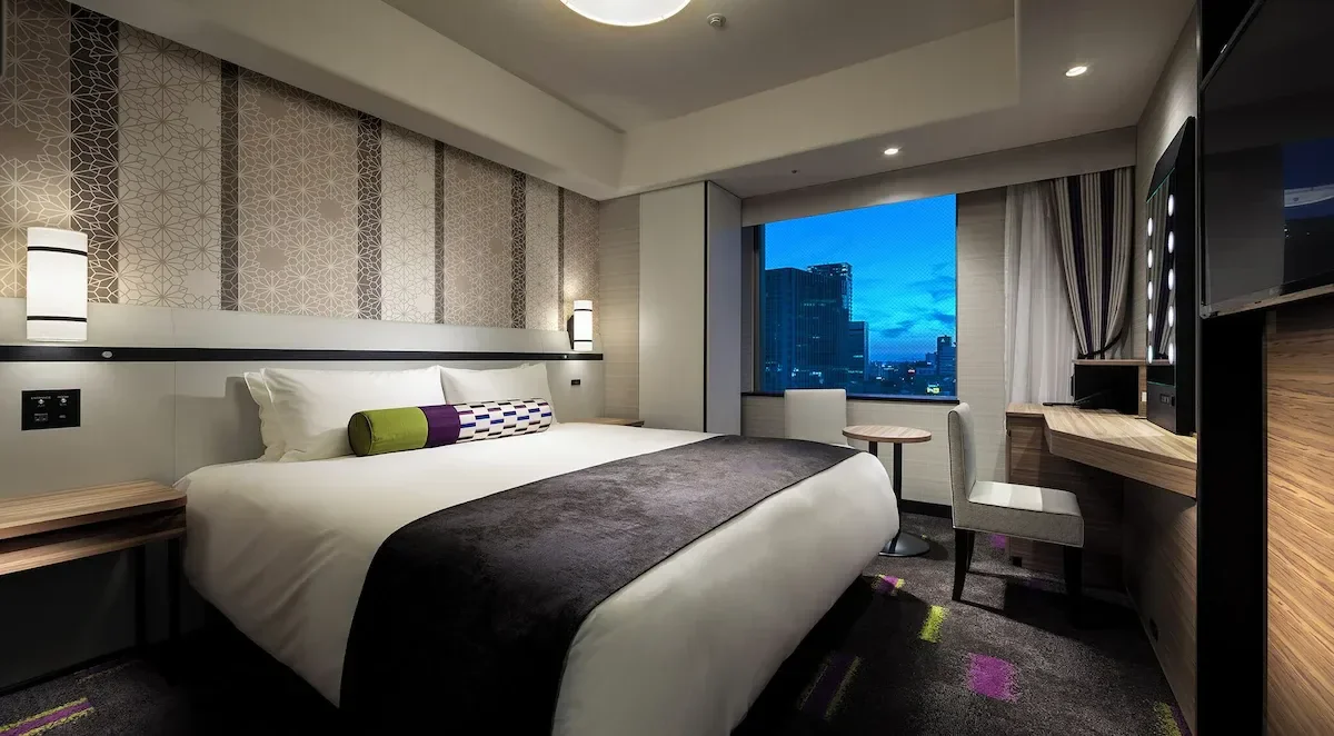 double bed room in hotel monterey le fere osaka