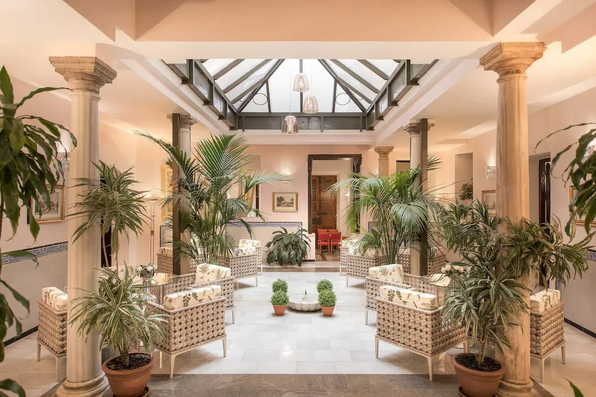 the common room in hotel anacapri