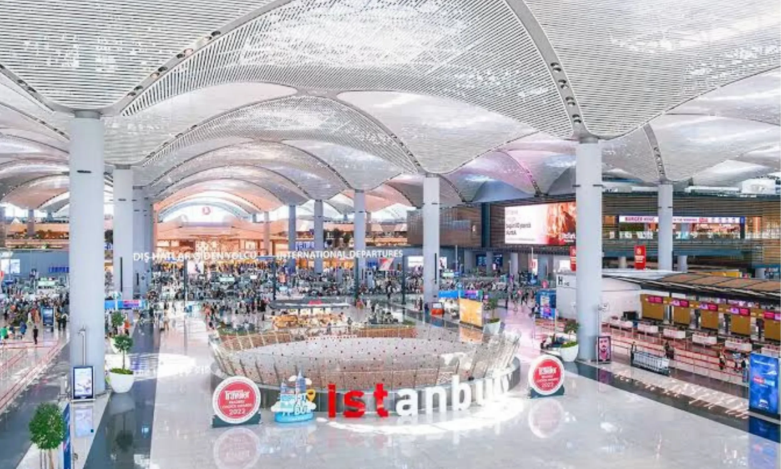 İstanbul airport waiting salon where to  logo of istanbul positioned in the center.