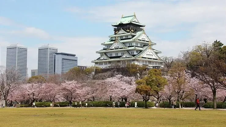the famous osaka castle
