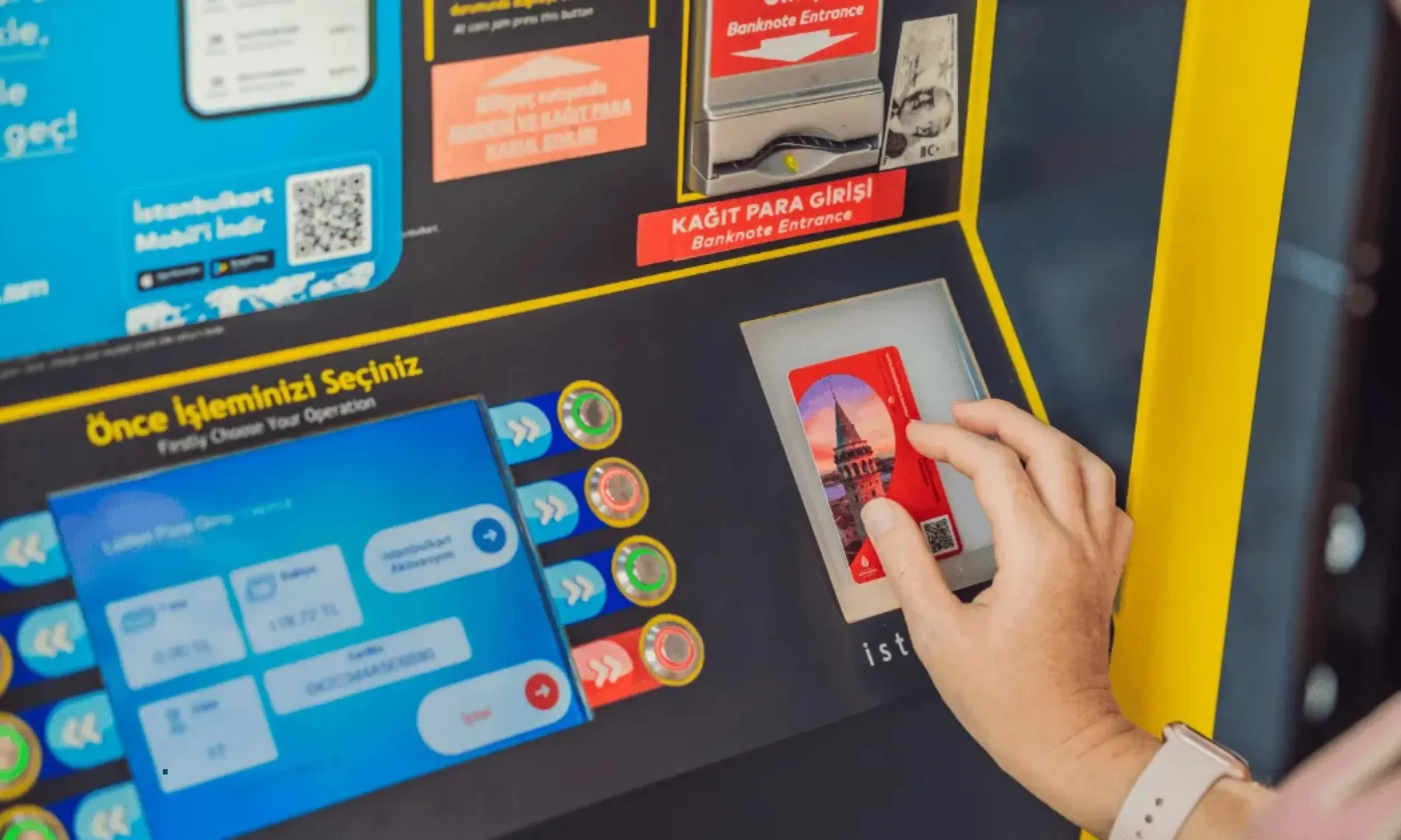 charging istanbul card in the yellow machine