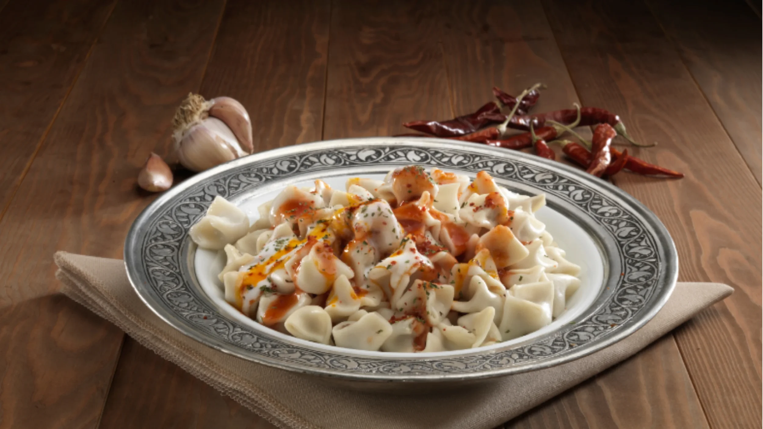 Turkish mantı dumplings served with garlic yogurt and butter sauce — a famous traditional Turkish food.